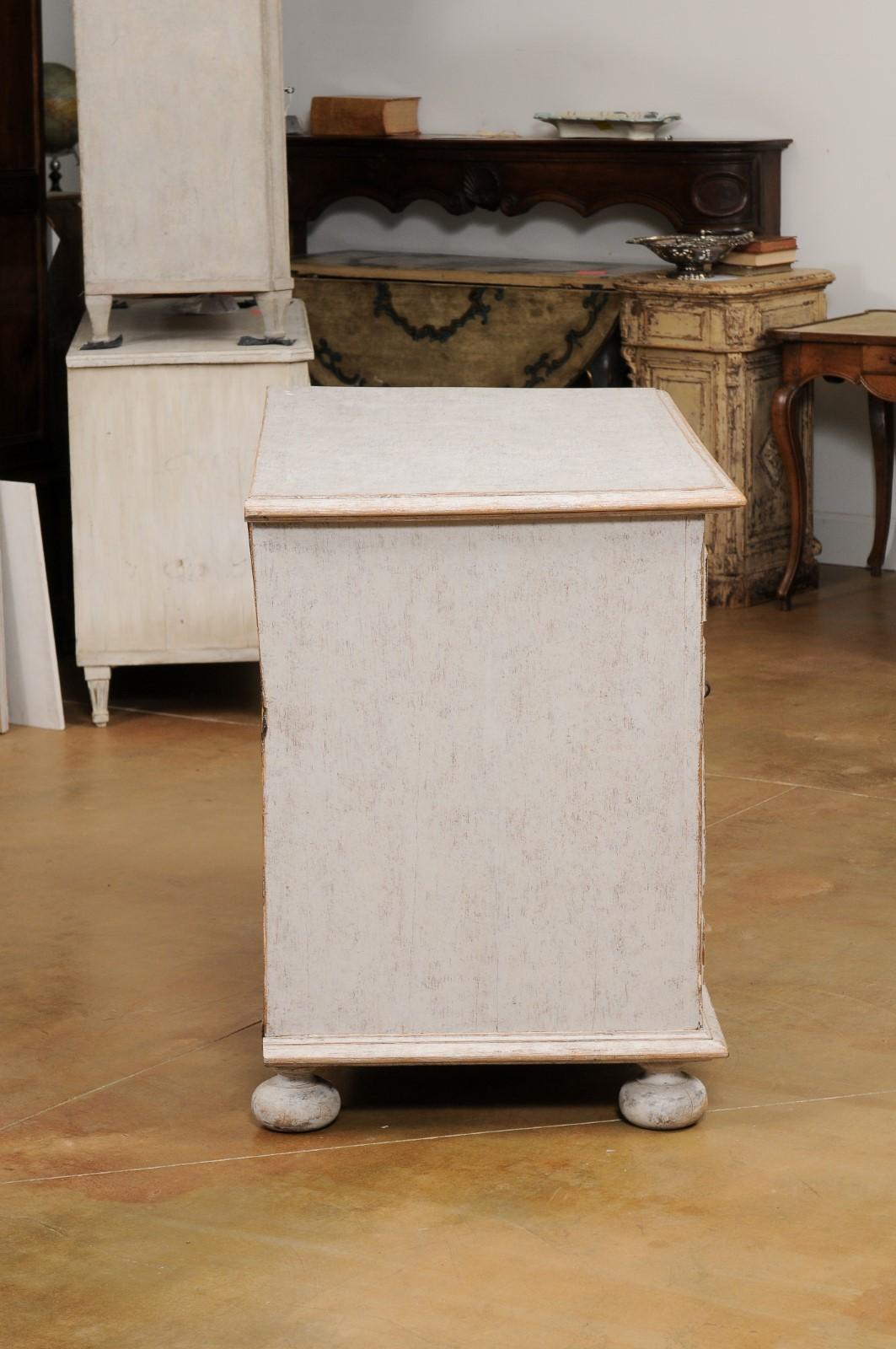Swedish Baroque, 1740s Painted Buffet with Carved Doors and Pullout Drawer For Sale 2