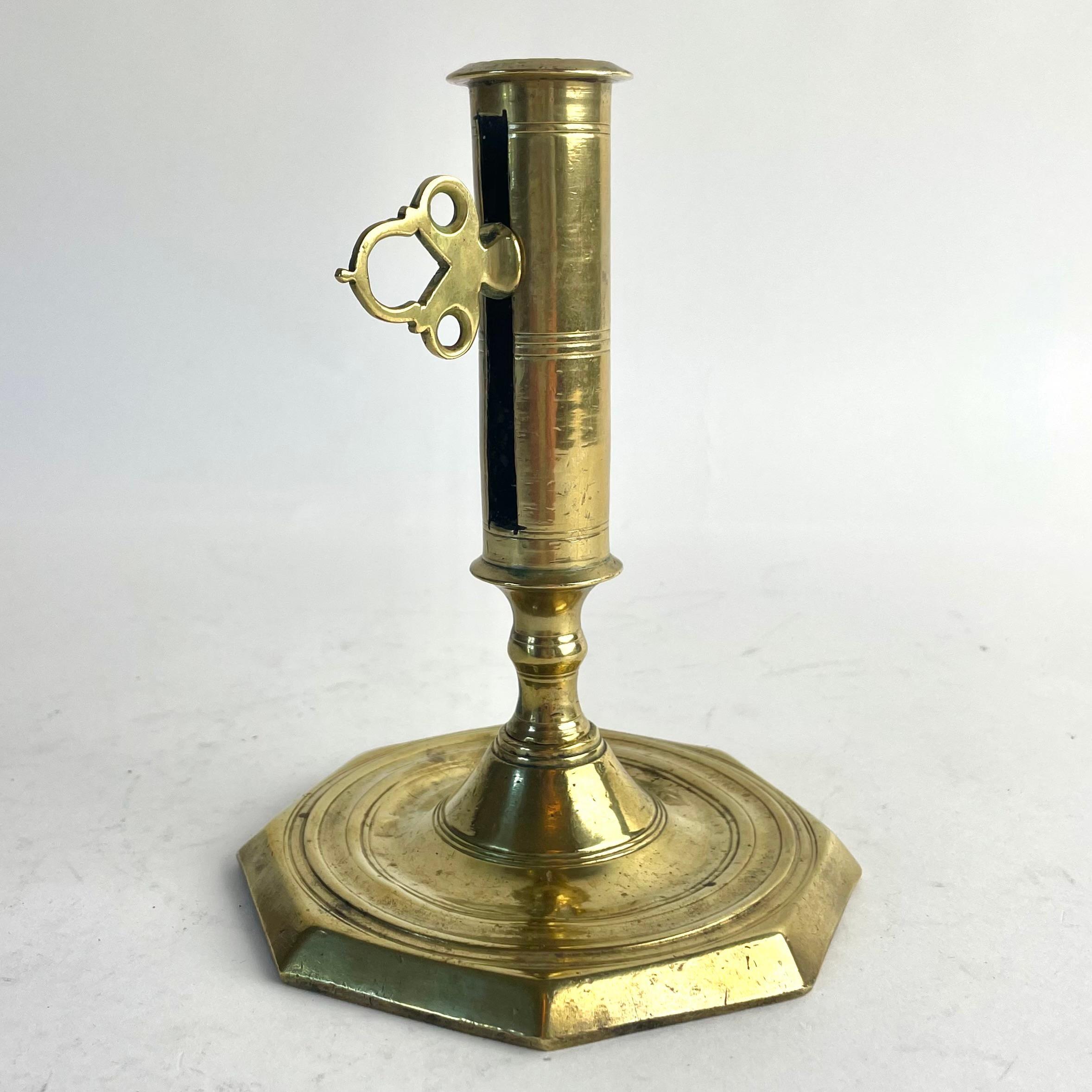 Suédois Chandelier de bureau suédois baroque en laiton, début du 18e siècle en vente
