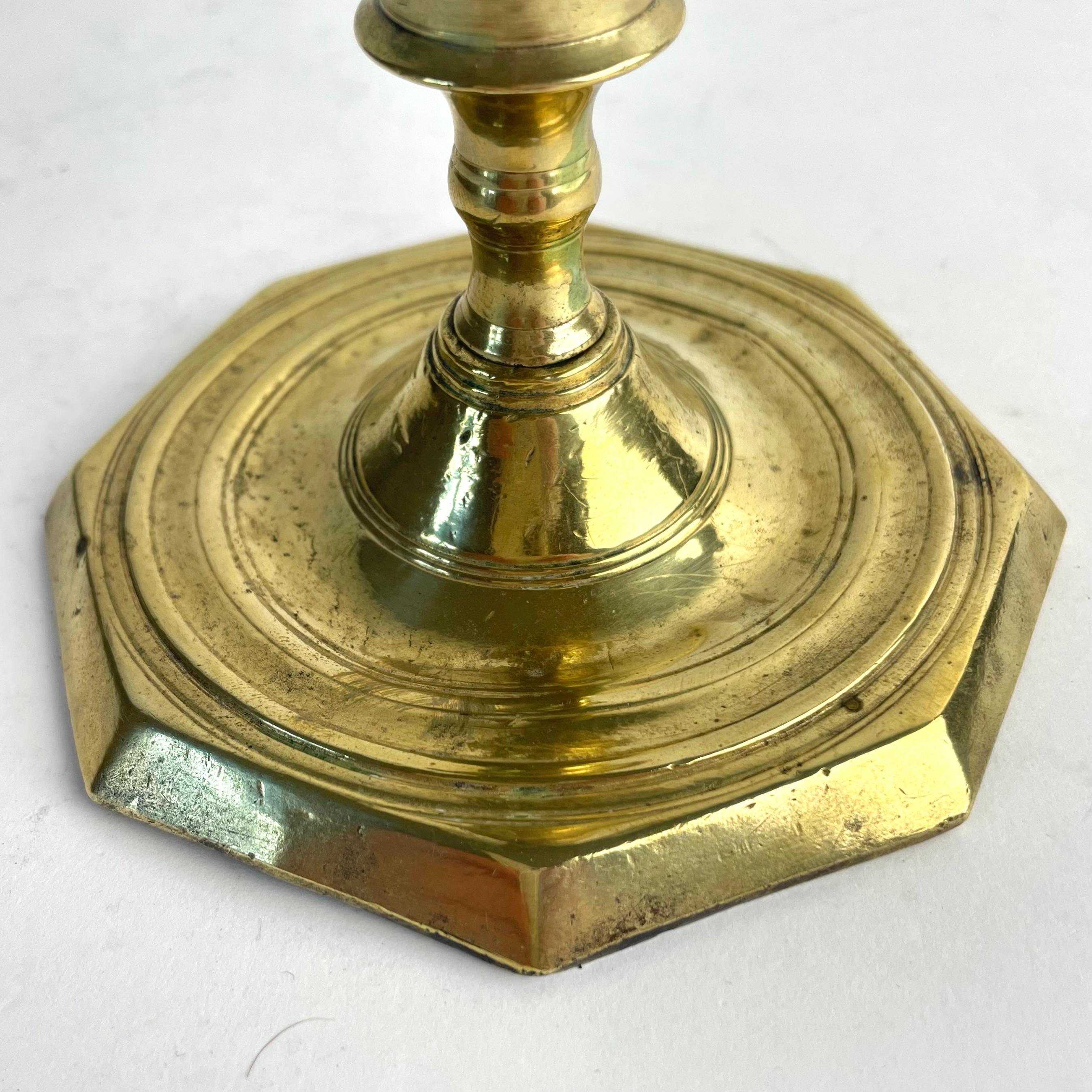 Chandelier de bureau suédois baroque en laiton, début du 18e siècle en vente 2