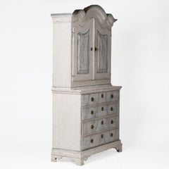 Swedish Baroque cabinet in light grey and blue-grey marbled finish, circa 1750.