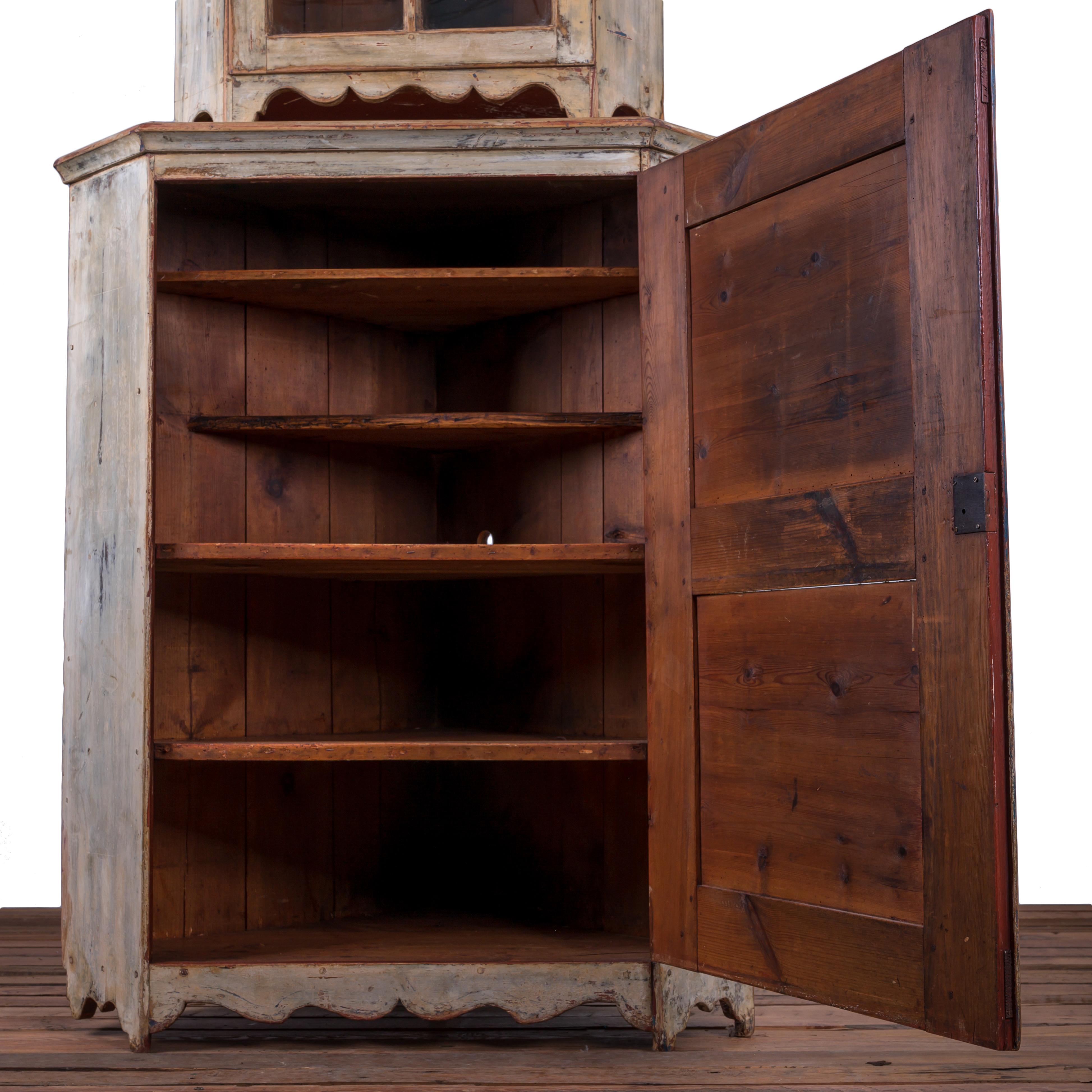 Swedish Baroque Corner Cupboard, c.18th Century For Sale 2