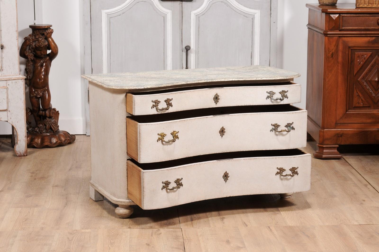 Swedish Baroque Style 19th Century Gray Serpentine Front Three-Drawer Chest In Good Condition For Sale In Atlanta, GA