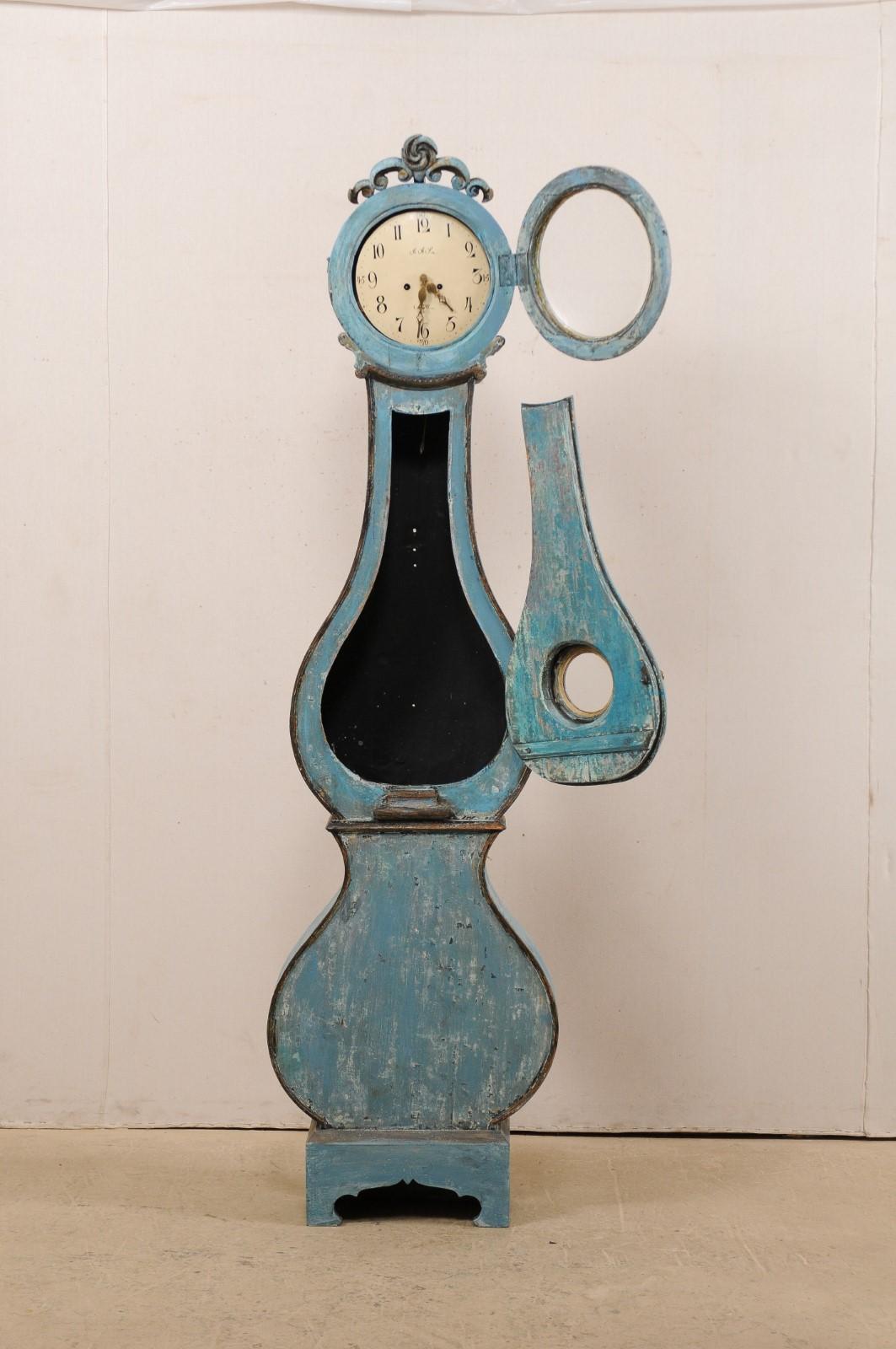 Swedish Beautiful Blue & Curvy-Shaped Fryksdahl Grandfather Clock, 19th Century In Good Condition In Atlanta, GA