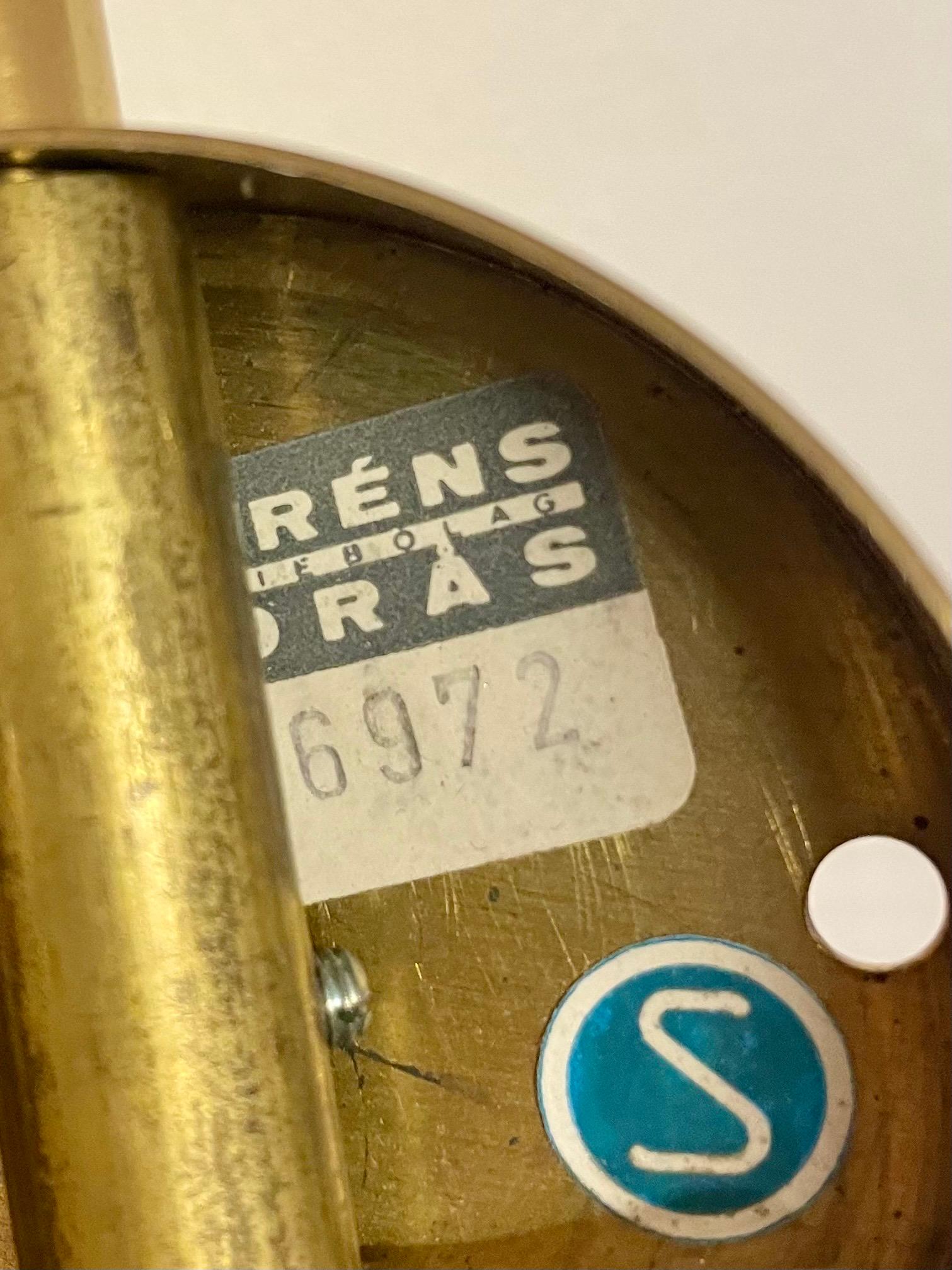 Schwedische Glockenförmige gelochte Wandlampe Nr. 6972 aus Messing von Boréns in Borås im Angebot 1