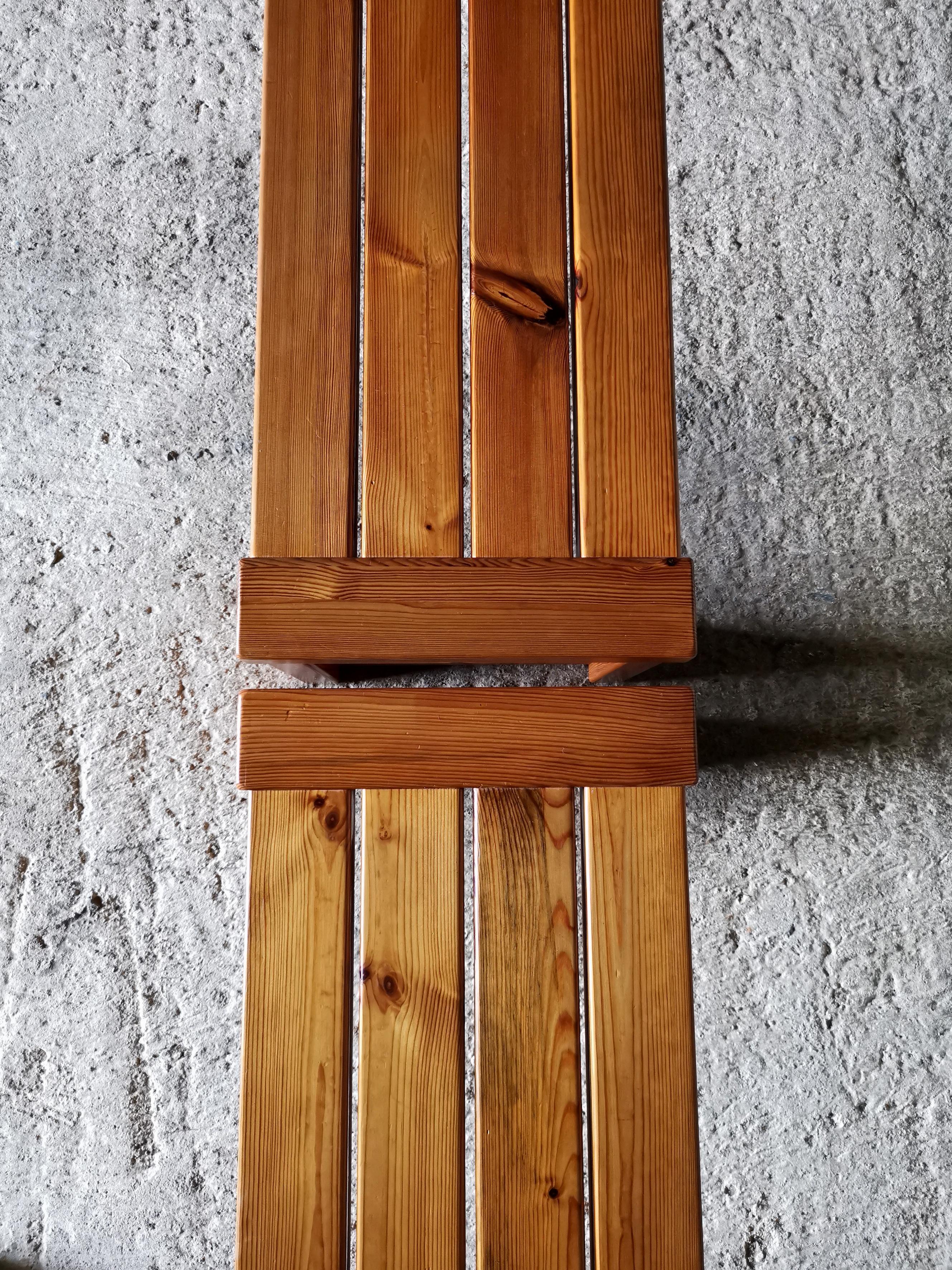 Banc/table basse suédois en pin de l'Oregon massif. À la manière de Sven Larsson, années 1960 Bon état - En vente à Ystad, SE