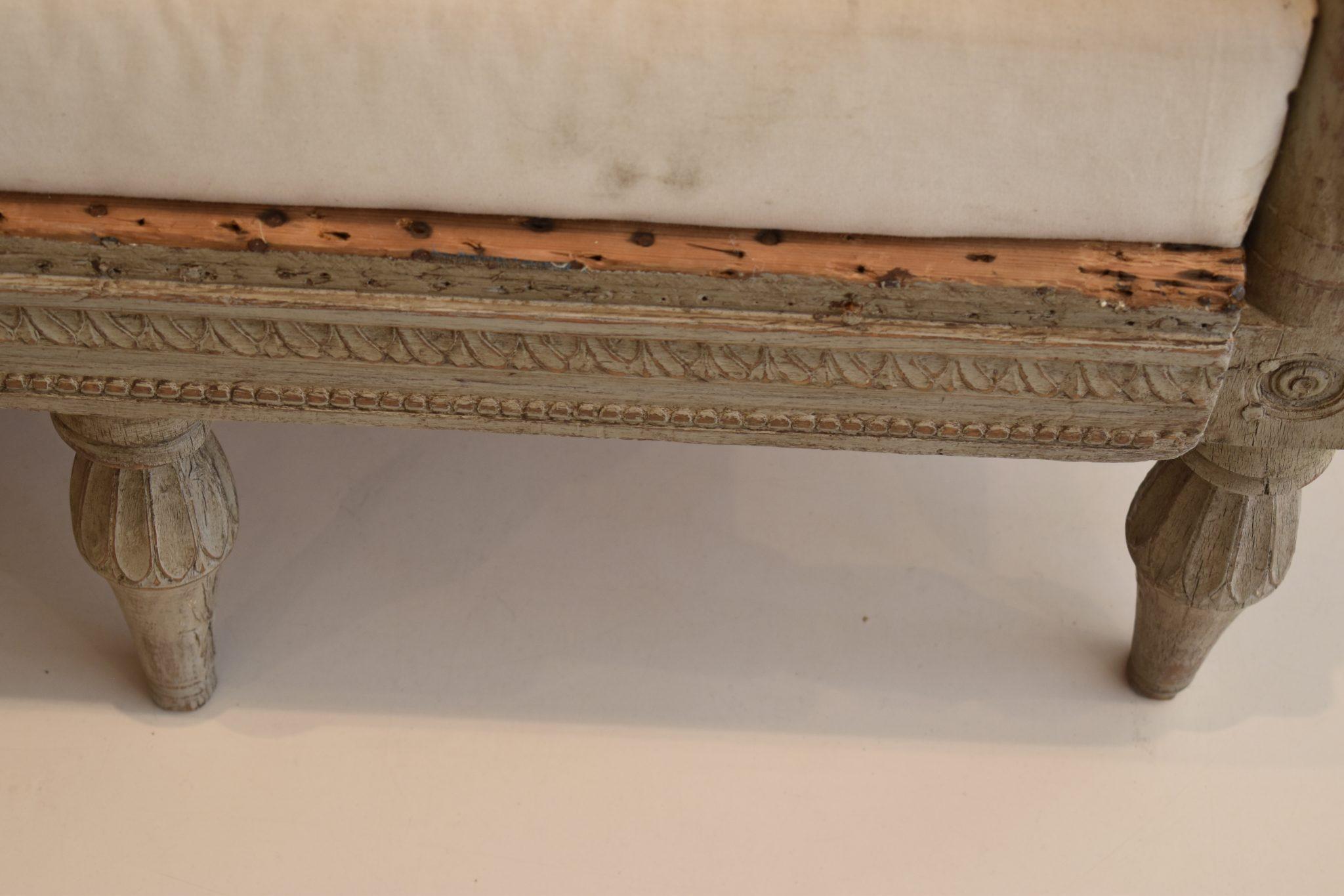 Panchina svedese con intaglio neoclassico in vendita 4