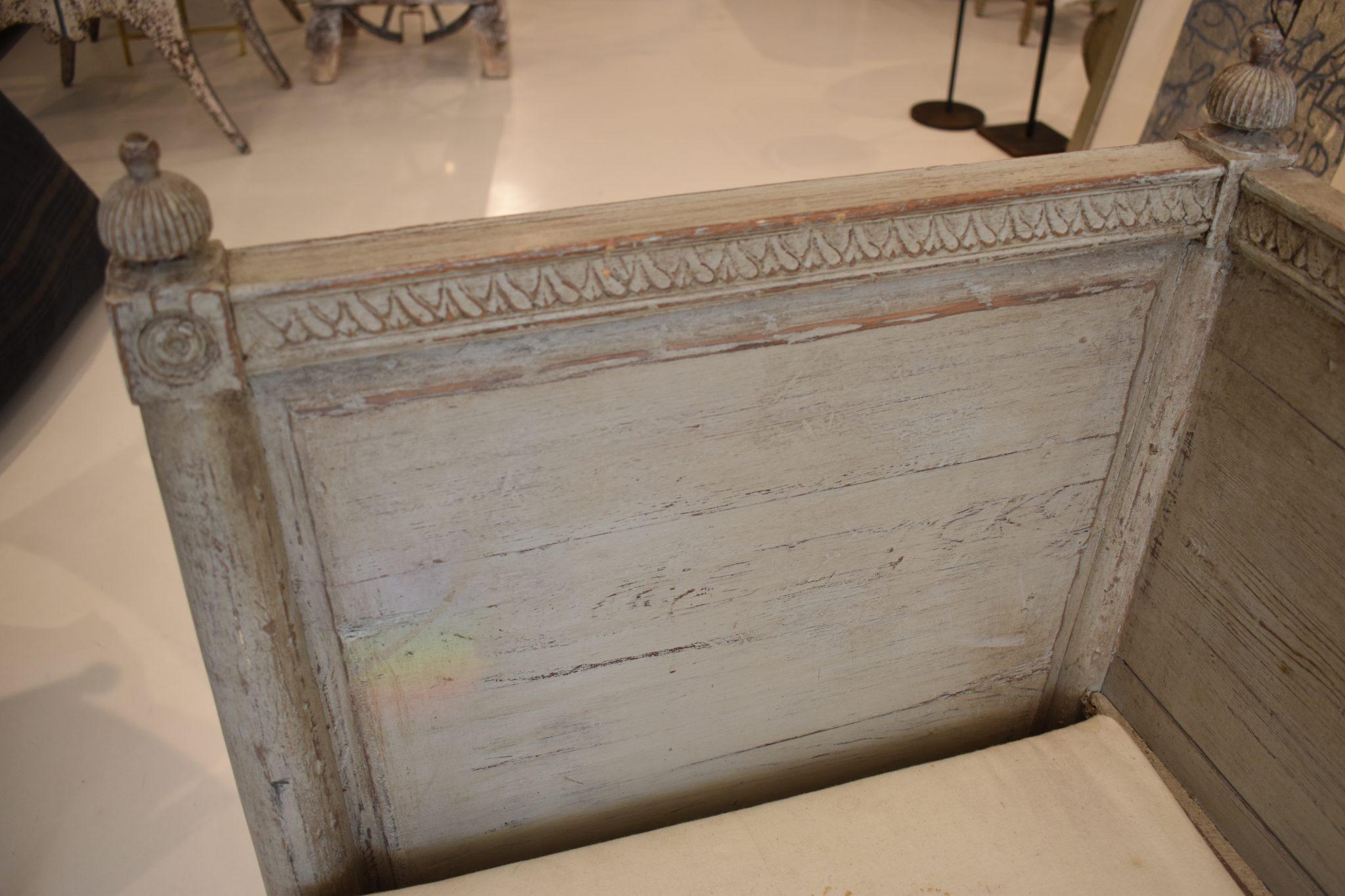 XIX secolo Panchina svedese con intaglio neoclassico in vendita