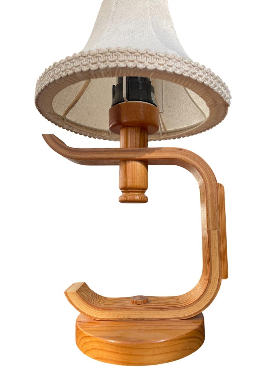 Swedish Bentwood Pine Table Lamp with Fabric Shade, 1970s In Good Condition For Sale In Stockholm, SE