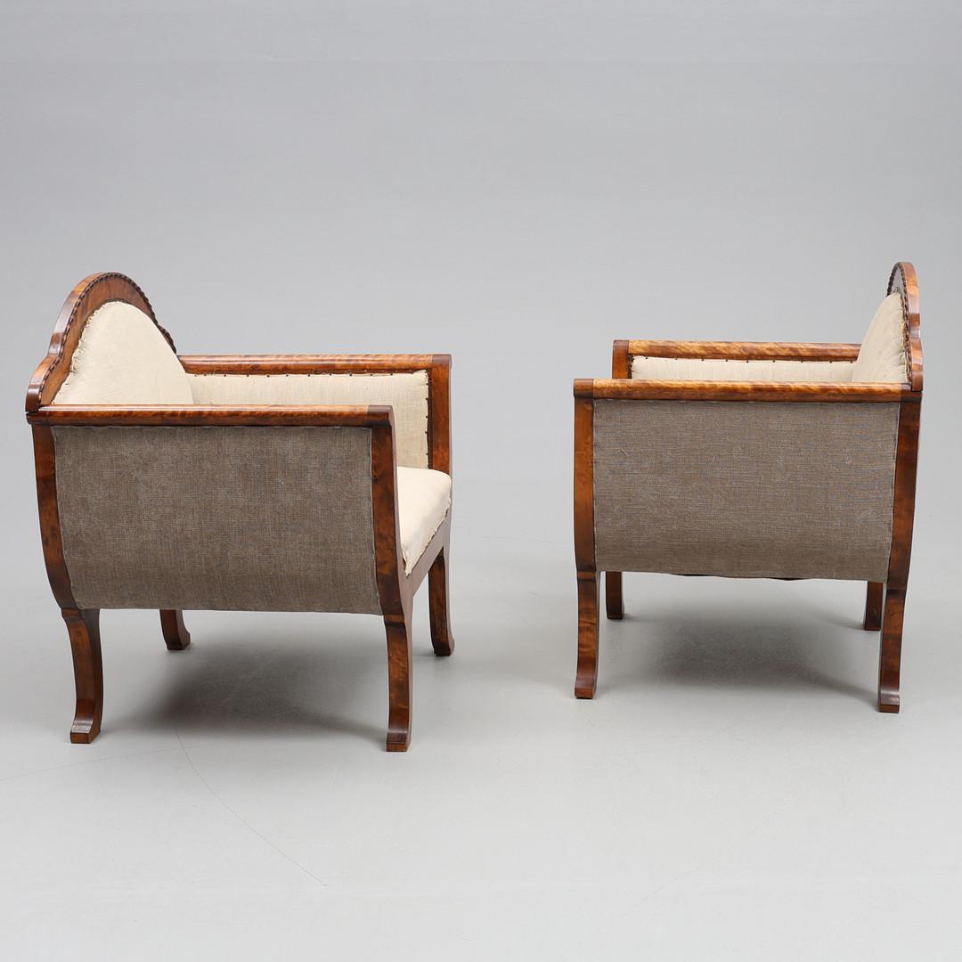 Pair of rare antique Swedish Biedermeier armchairs tub chairs with golden birch bentwood arms in a rich honey color French polish finish and with delicately curved legs, C. mid late 19th century.

The armchairs are structurally sound and in Good