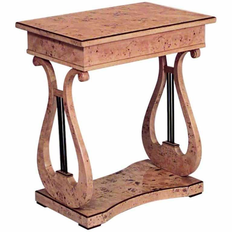 Schwedischer Biedermeier-Beistelltisch aus Birke mit Leier im Zustand „Gut“ im Angebot in Queens, NY
