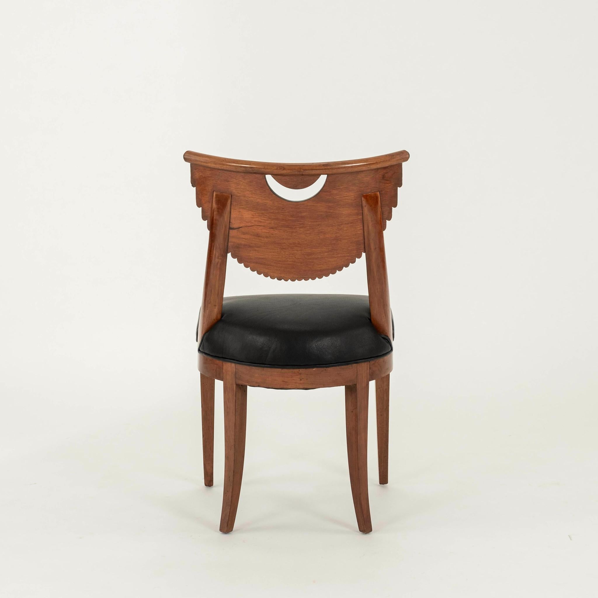 Early 19th Century Swedish Biedermeier hardwood chair. This skillfully executed chair has all the right curves, edge scalloping, polished veneers, ebonized accents and a handsome newly upholstered supple black leather seat.