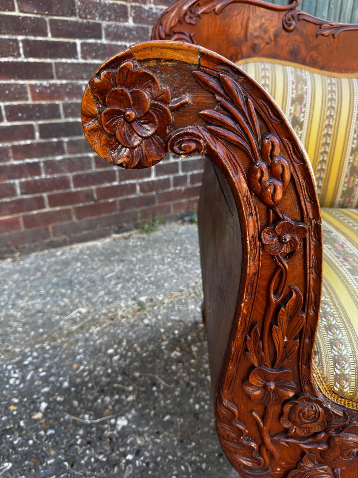 Bouleau Canapé Biedermeier suédois sculpté matelassé en bouleau doré 19ème siècle Antique A en vente