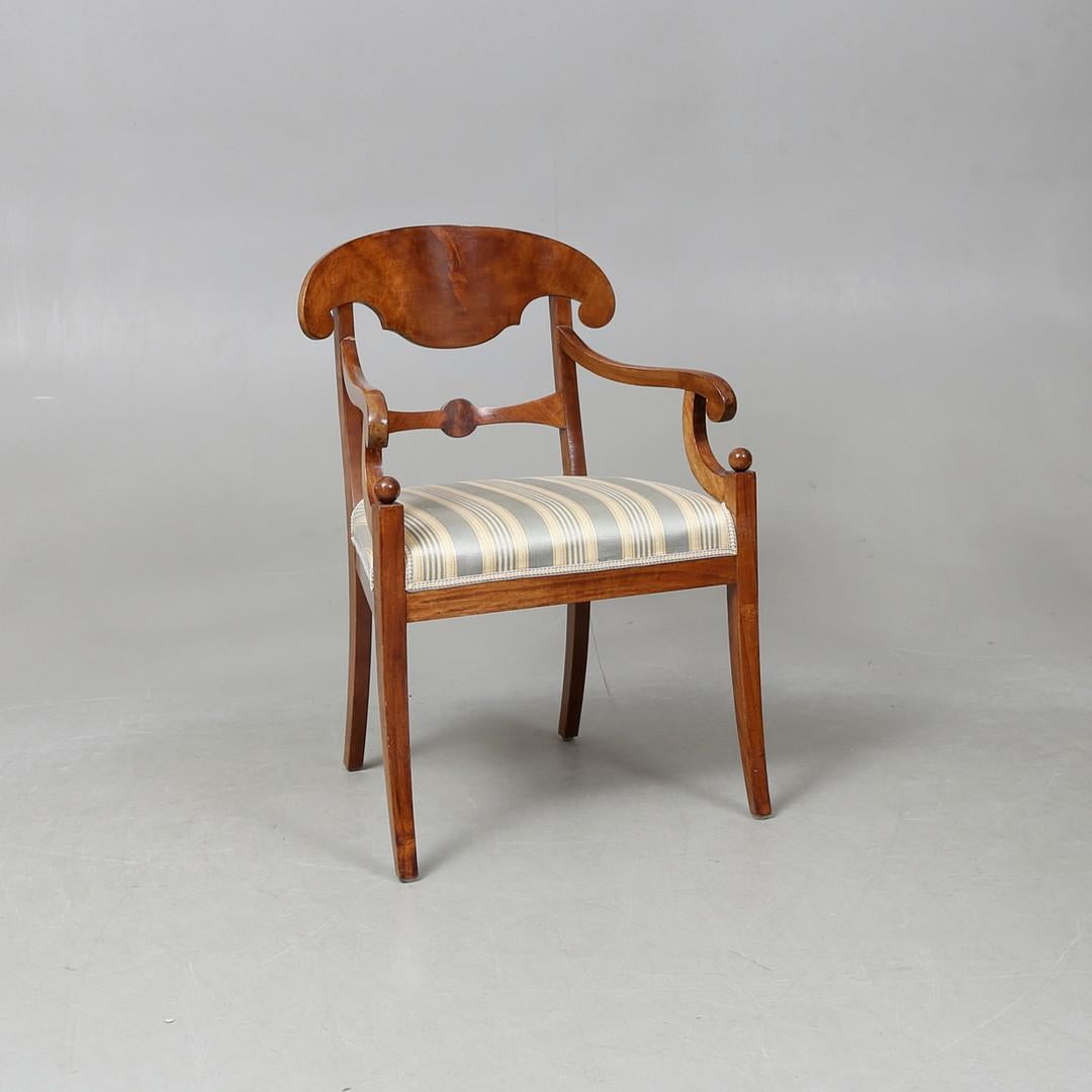 Swedish Biedermeier Carver Chairs Late 1800s Antique Empire Quilted Golden Birch In Good Condition In LONDON, GB