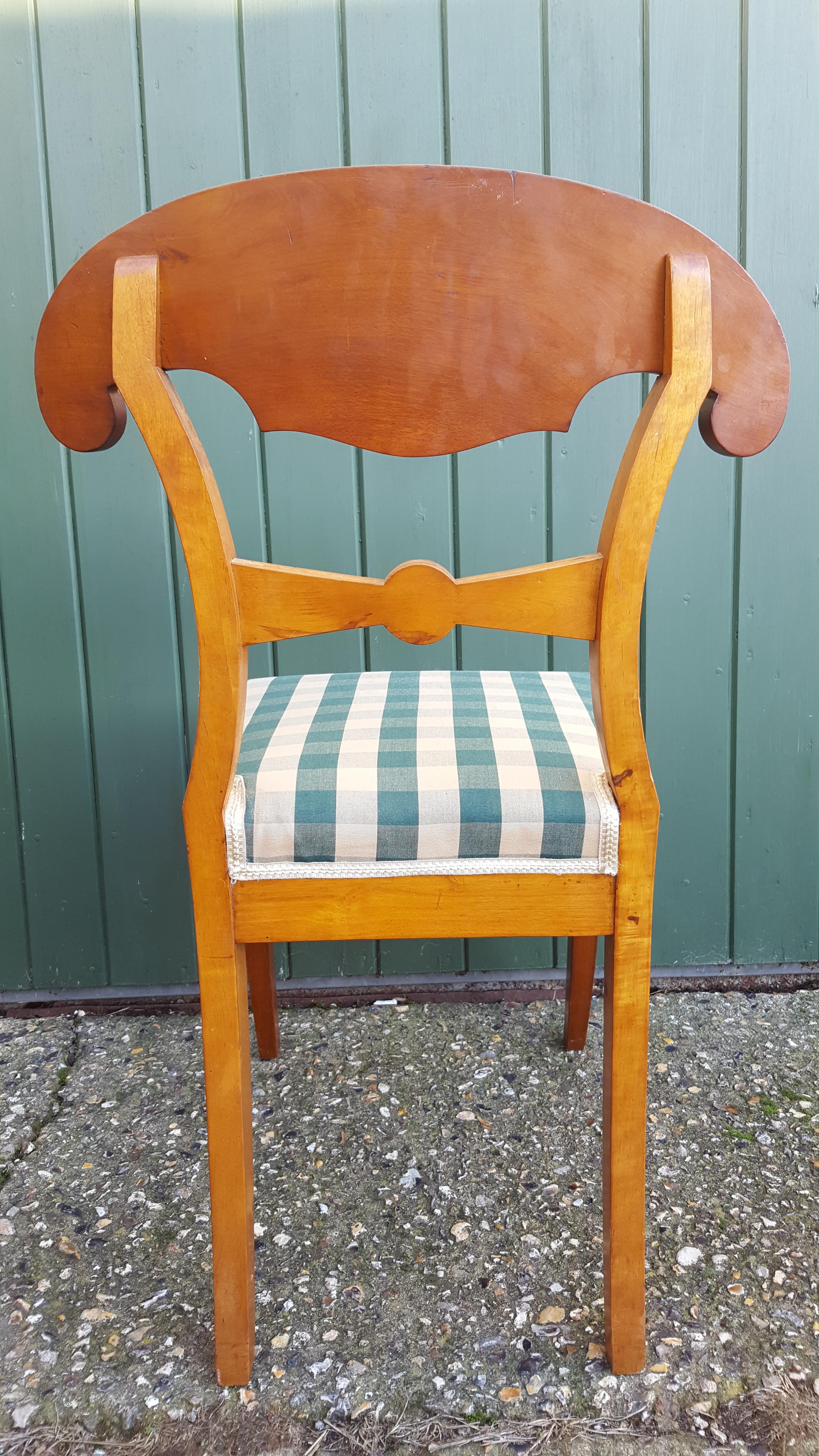 Swedish Biedermeier Dining Chairs Pair Golden Birch Honey Color, 19th Century In Good Condition In LONDON, GB