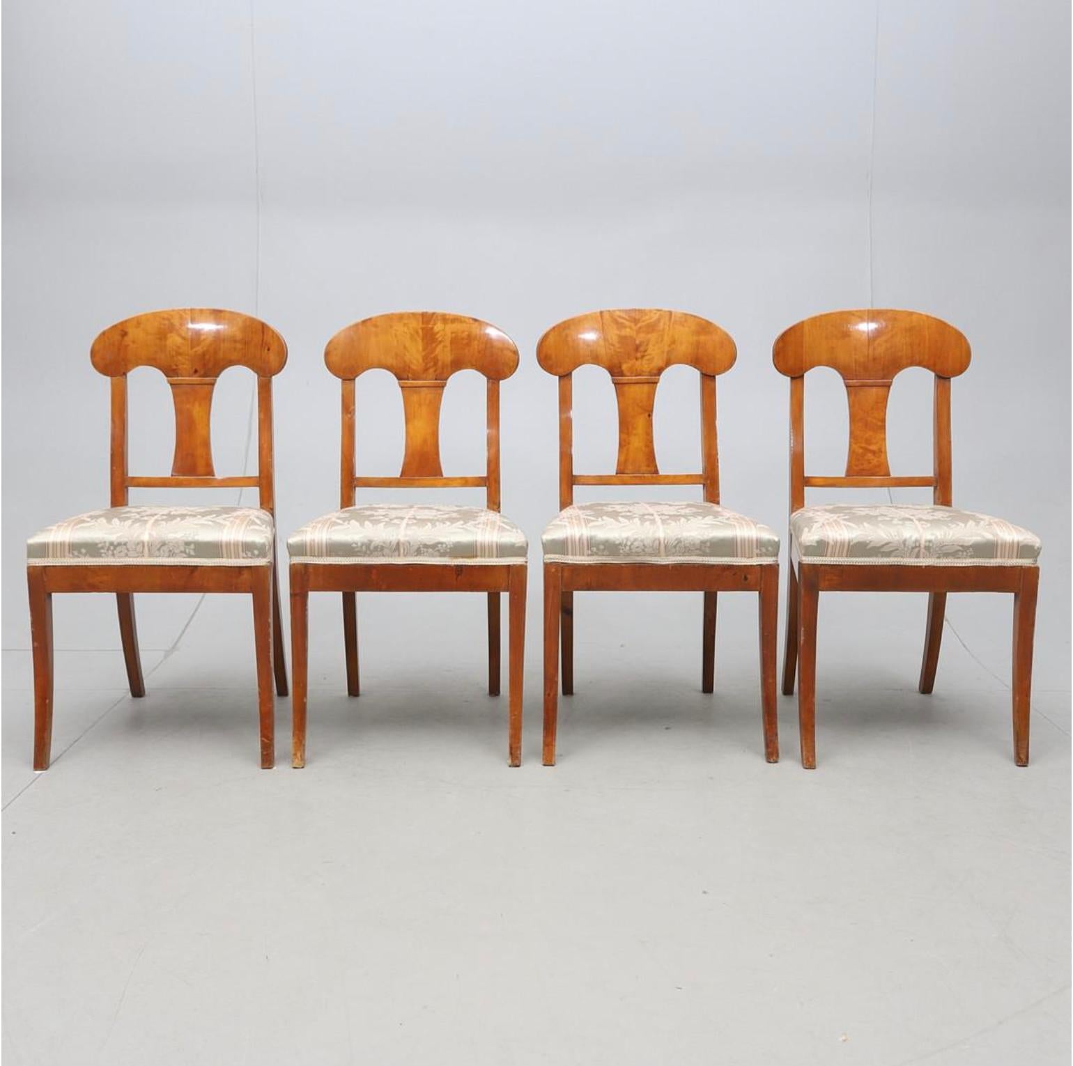 Swedish Biedermeier Dining Chairs Set 4 Quilt Golden Birch Honey Colour 1800s A In Good Condition For Sale In Lewes, England