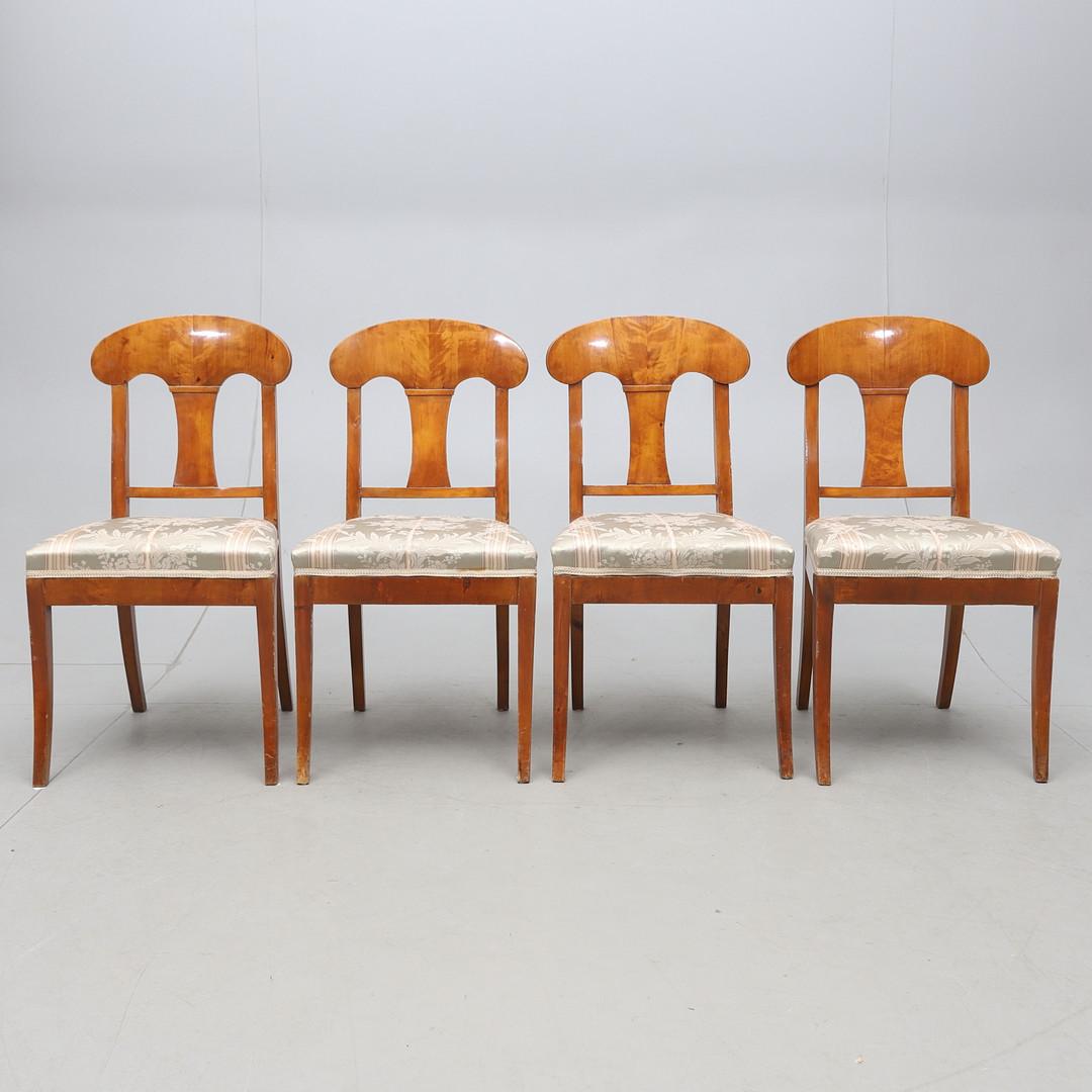 Delicious and unusual set of 4 antique Swedish flame golden birch Biedermeier dining chairs from C1870-1900 with the distinctive curved seat back, carved central motif and gracefully curved front legs.

The top grade flame veneers are brought to