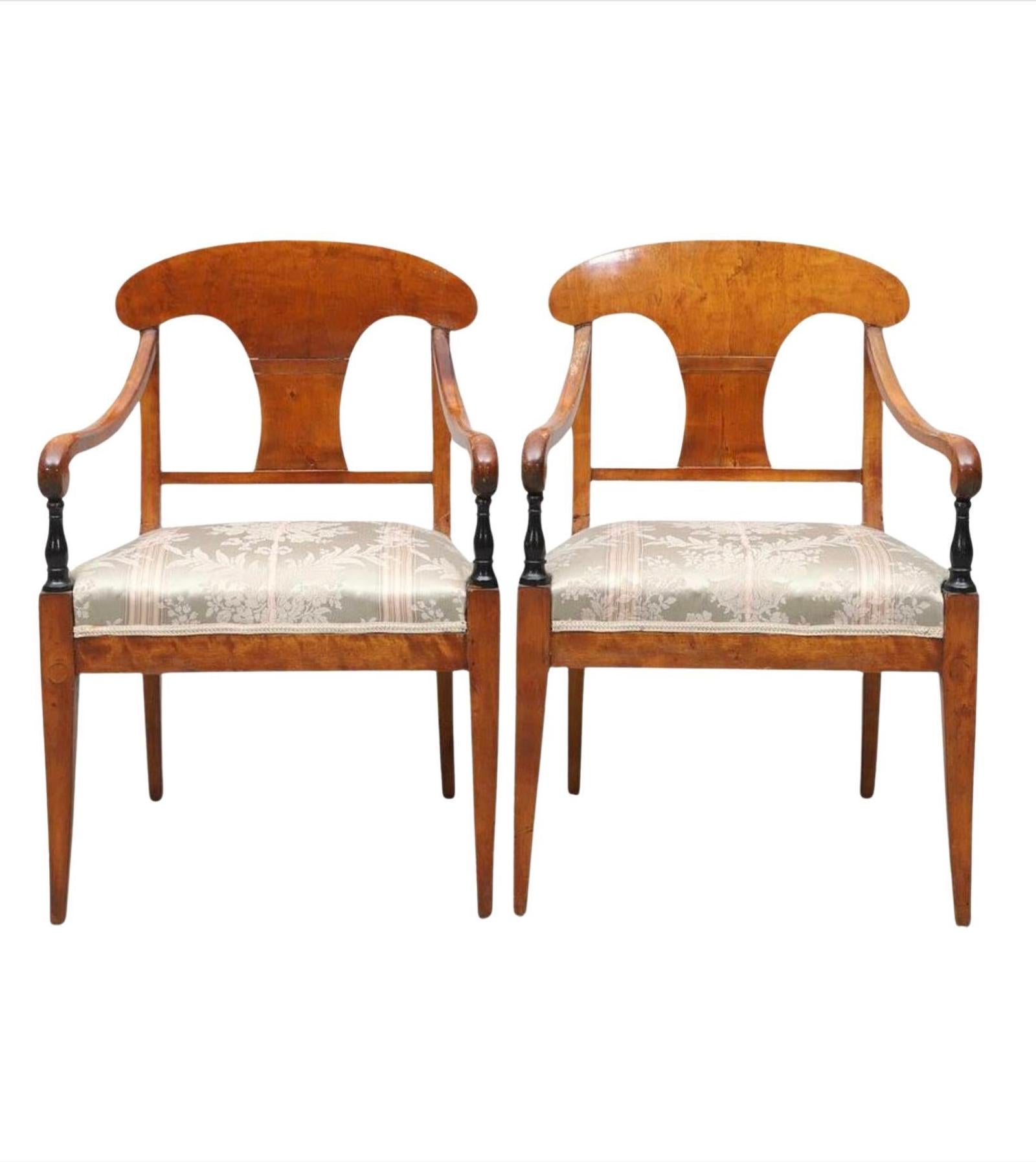 Intagliato Set di 6 sedie da pranzo Biedermeier svedesi con trapunta di betulla dorata color miele del 1800 in vendita