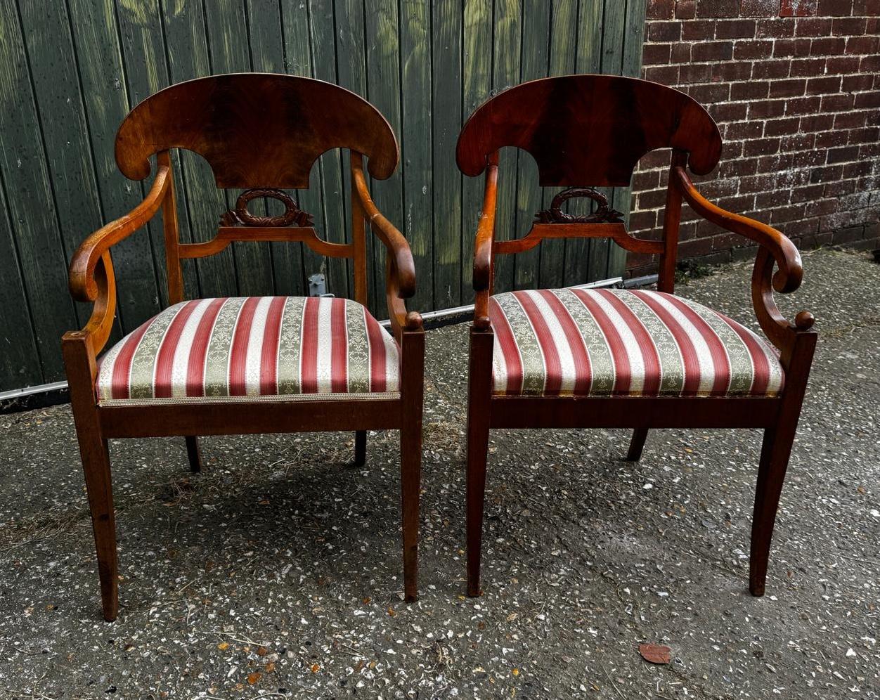 Rare set of 6 antique Swedish flame golden birch Biedermeier dining chairs from C1860-1920 with the distinctive curved seat back, carved central wreath motif and gracefully curved front legs. Very unusual in having a darker rich french polish