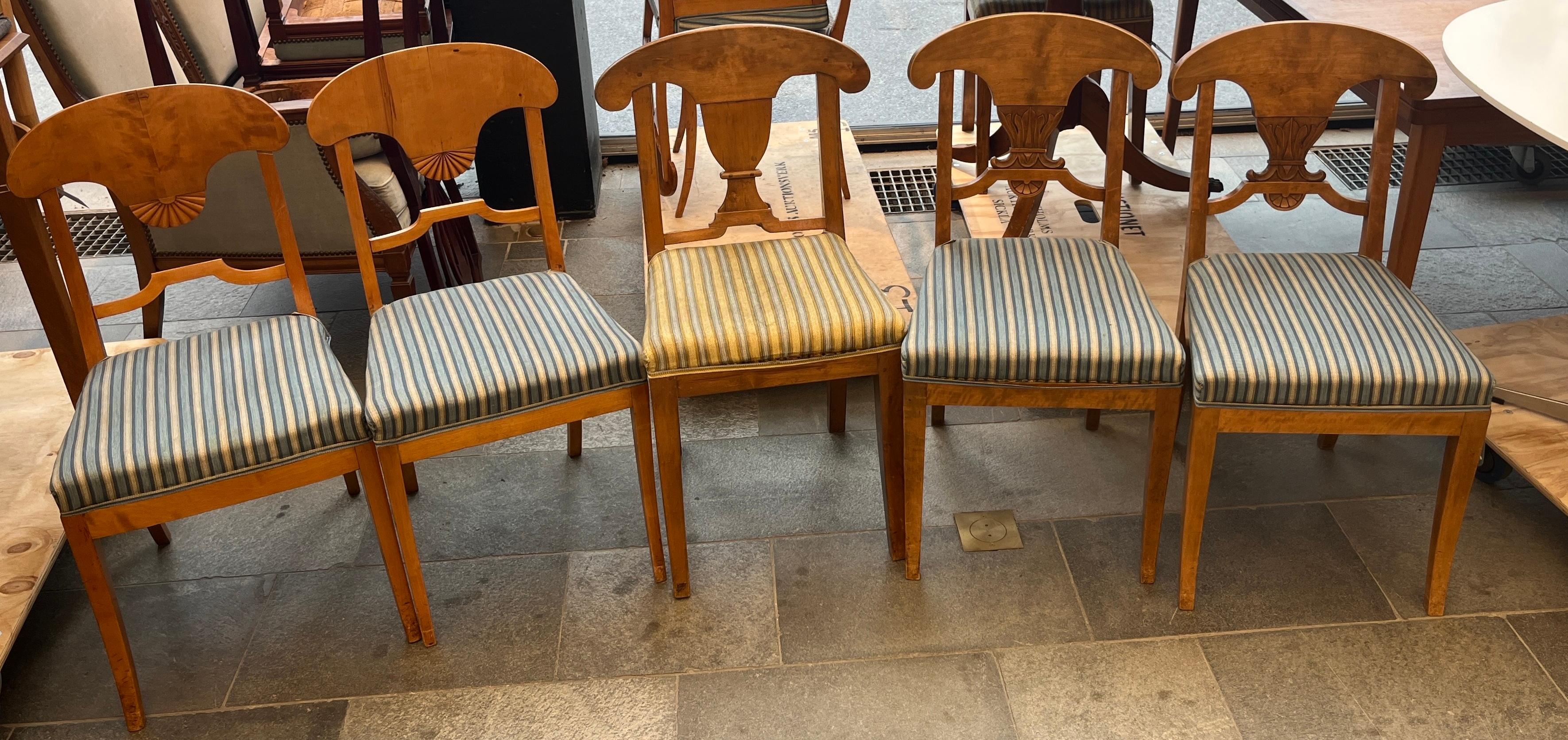 Juego de 8 Sillas de Comedor Biedermeier Suecas Abedul Dorado Flameado en Bueno estado para la venta en Lewes, England