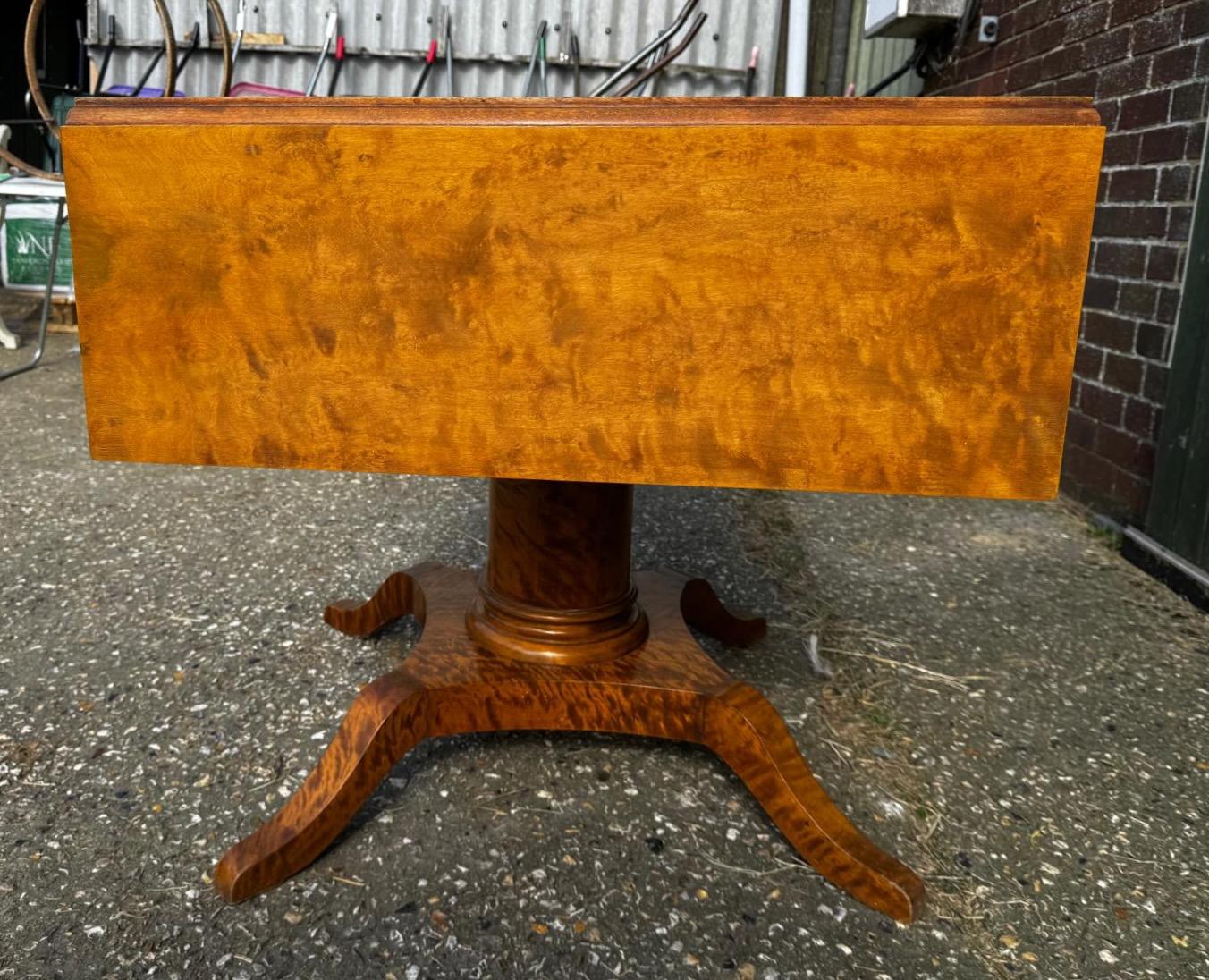 Swedish Biedermeier Drop-Leaf Pedestal Table Golden Birch Tiger Stripe A In Good Condition For Sale In Lewes, England