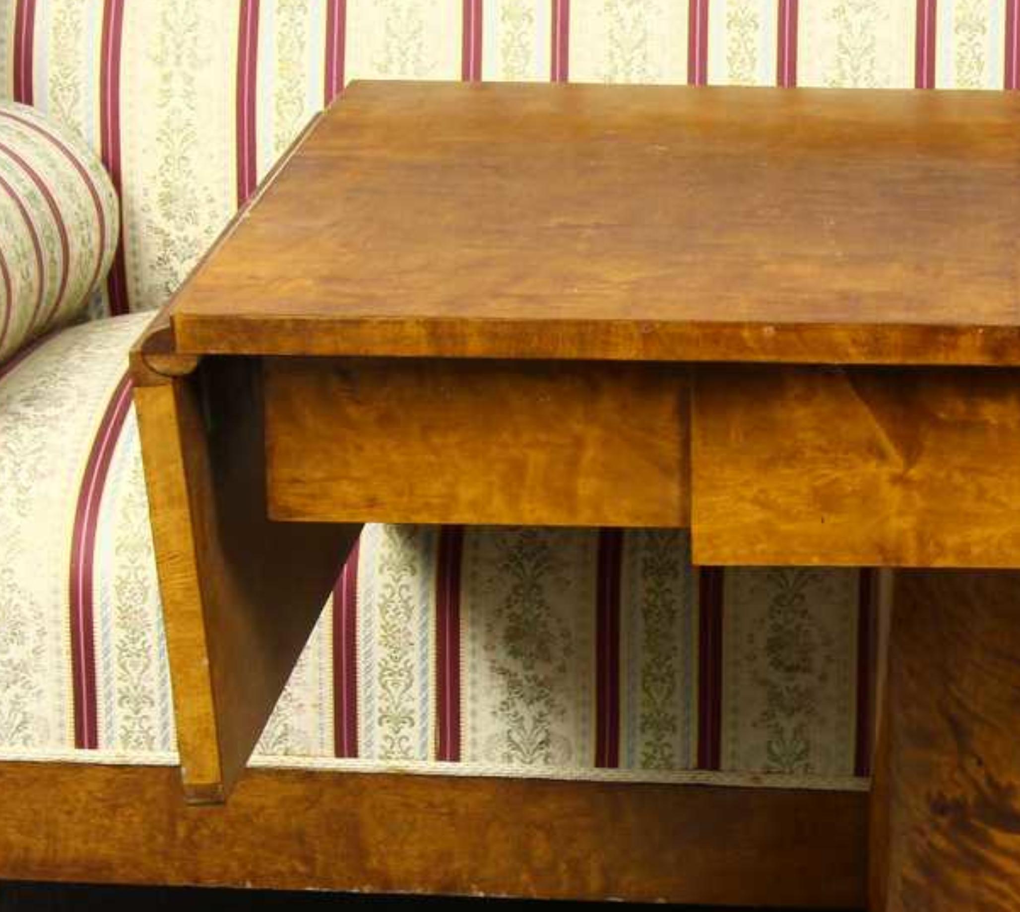 Polished Swedish Biedermeier Drop-Leaf Pedestal Table Golden Birch Tiger Stripe For Sale