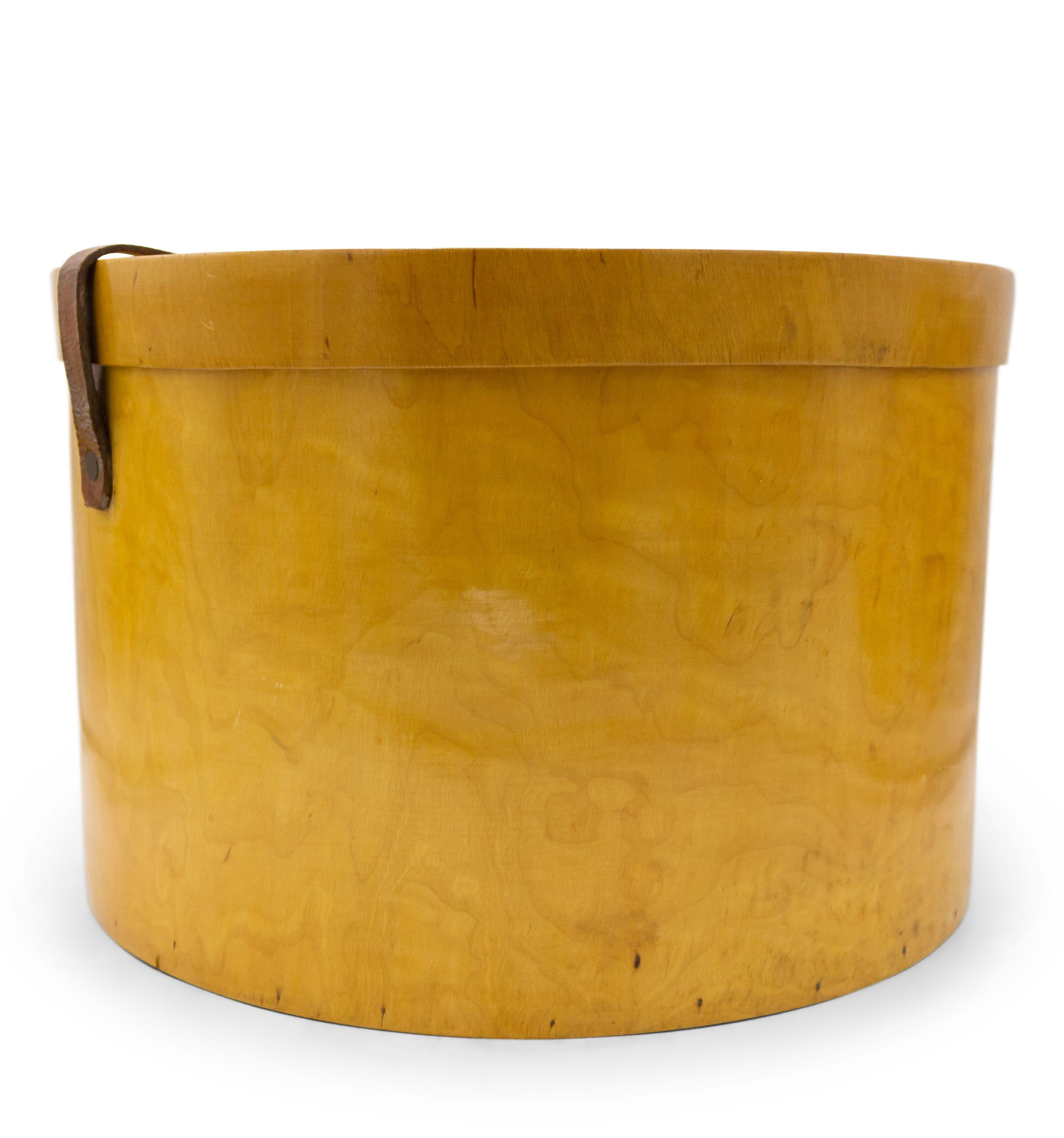 Swedish Biedermeier-style (20th Century) Karelian birch round shaped hat box with leather strap.
  