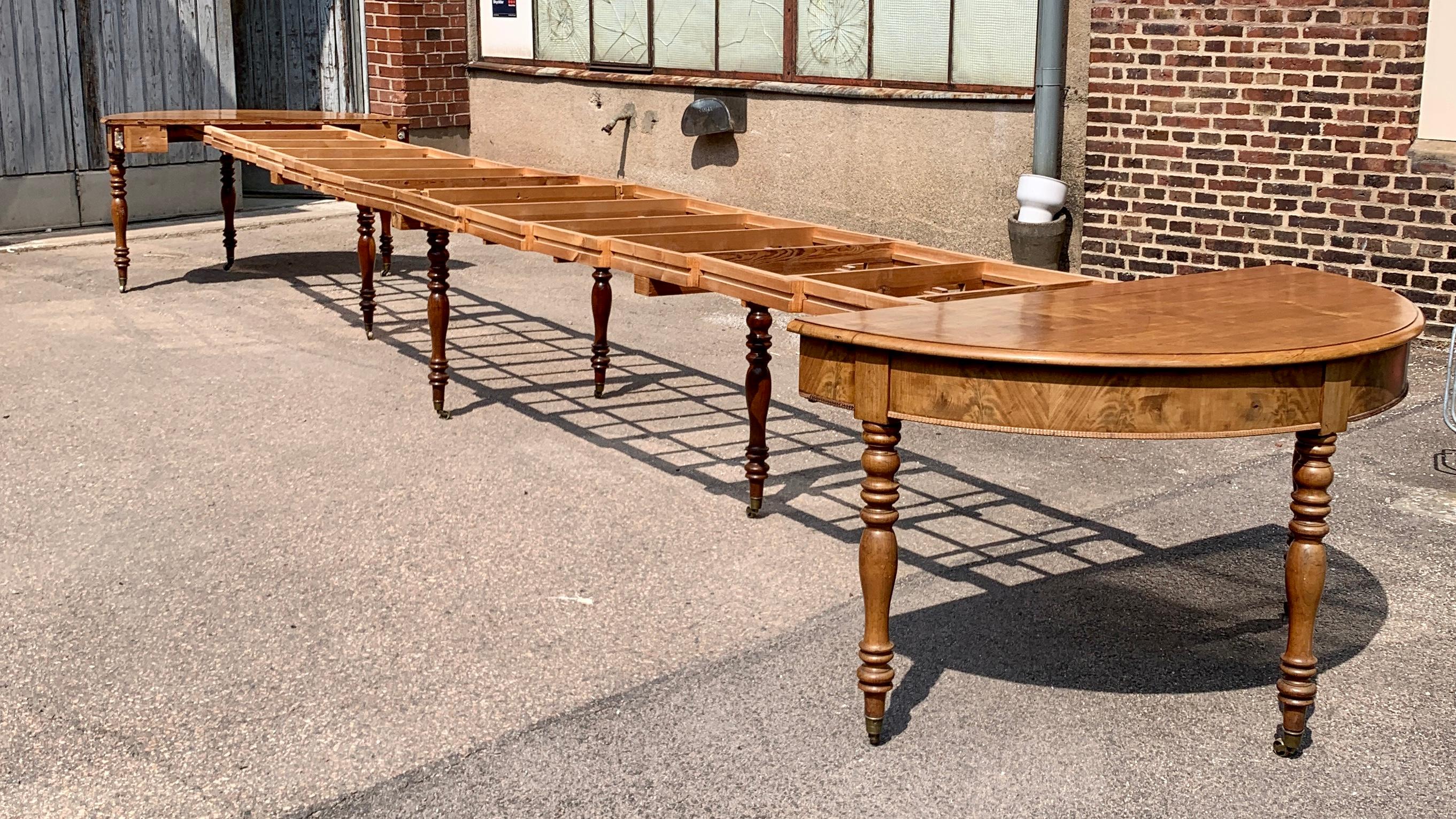 Swedish Biedermeier Long Dining Table in Mahogany 6