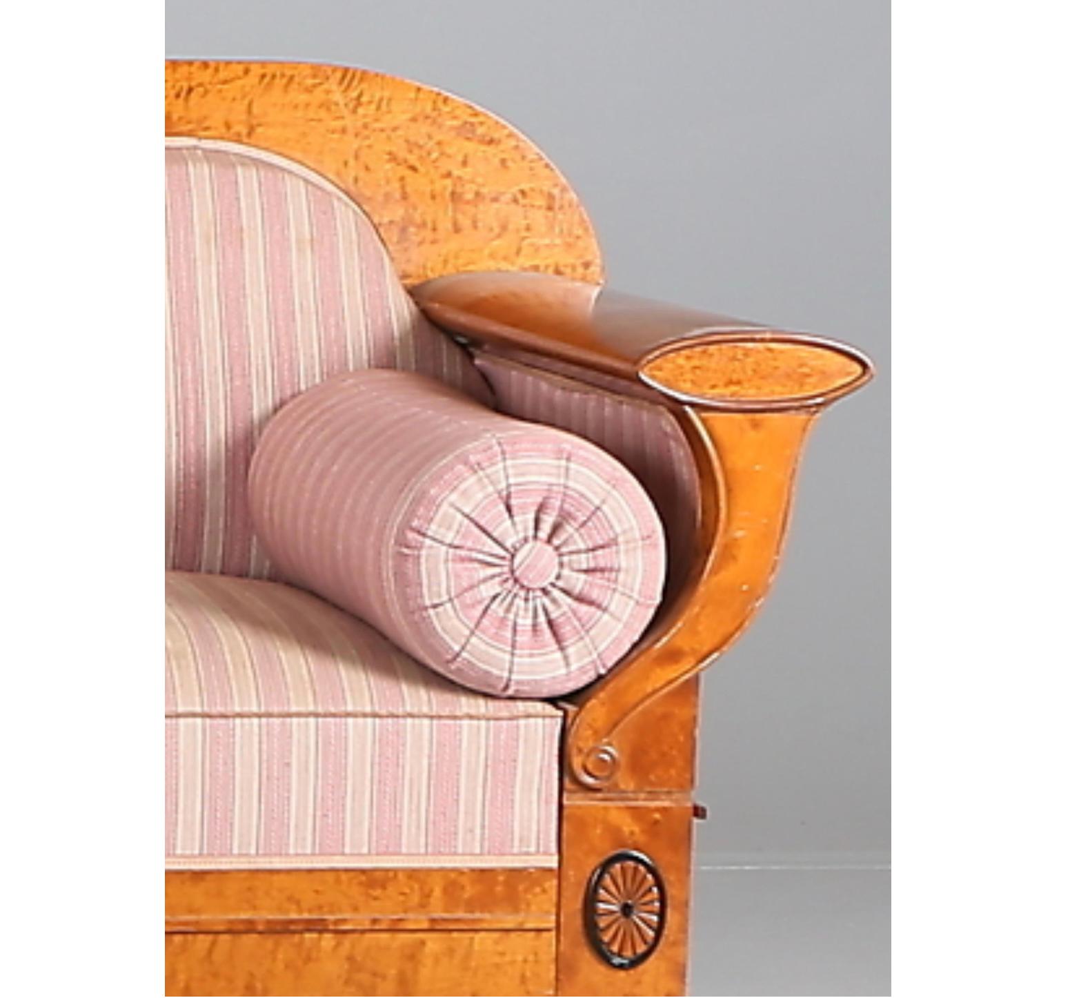 Sofá Biedermeier Sueco Sofá Imperio Color Miel, 4-5 Asientos, Siglo XIX/XX A en Bueno estado para la venta en Lewes, England