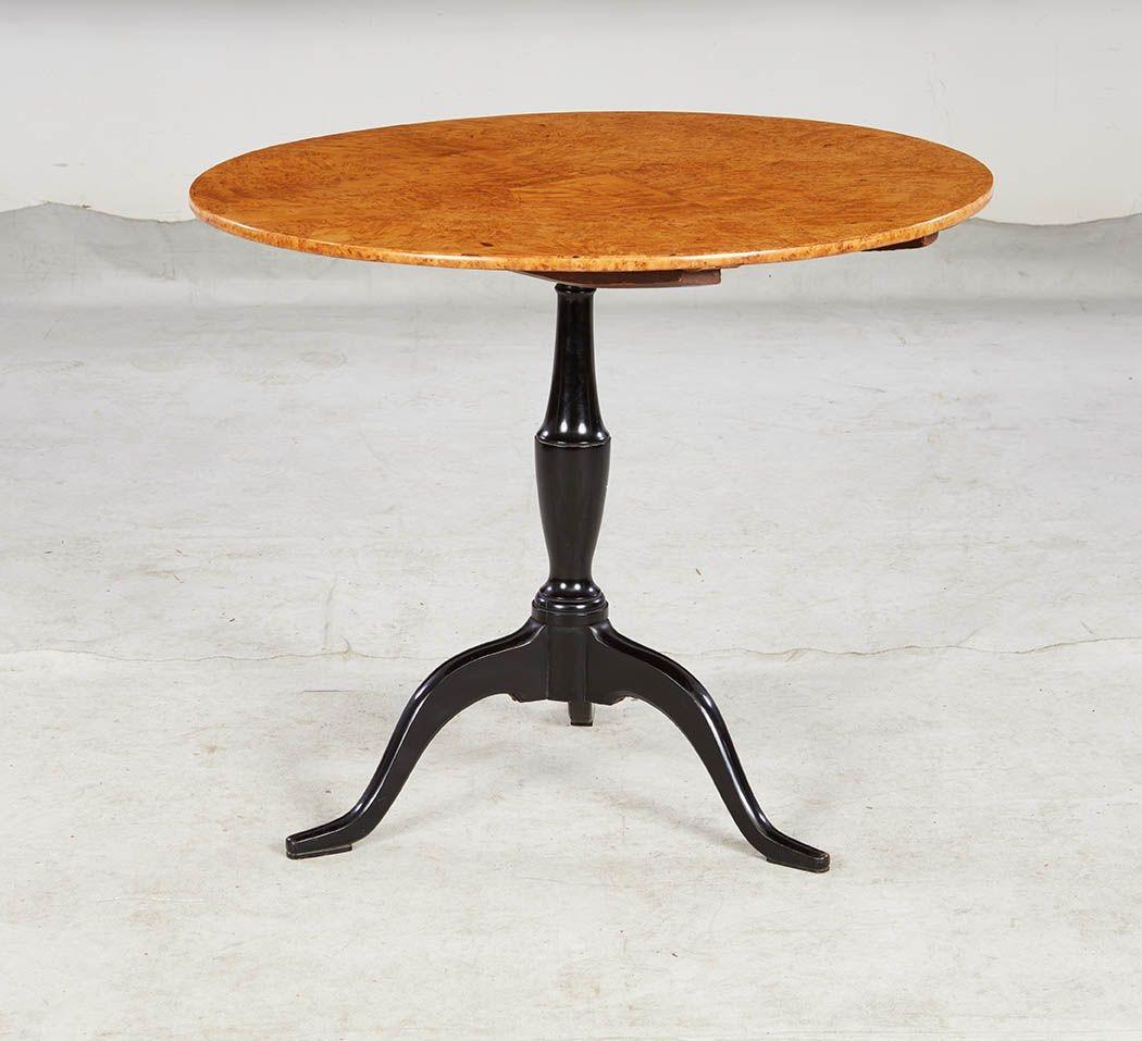 Gustavien Table tripode en bouleau suédois en vente