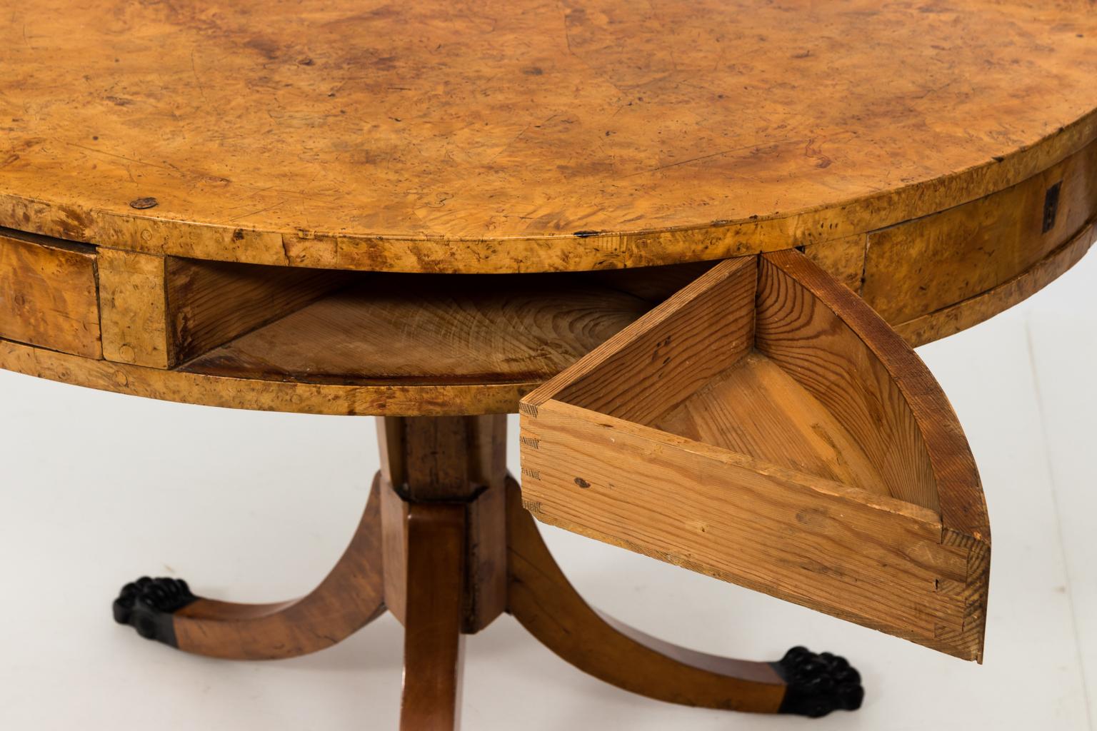 Swedish Birchwood Center Table, circa 1890 im Zustand „Gut“ im Angebot in Stamford, CT