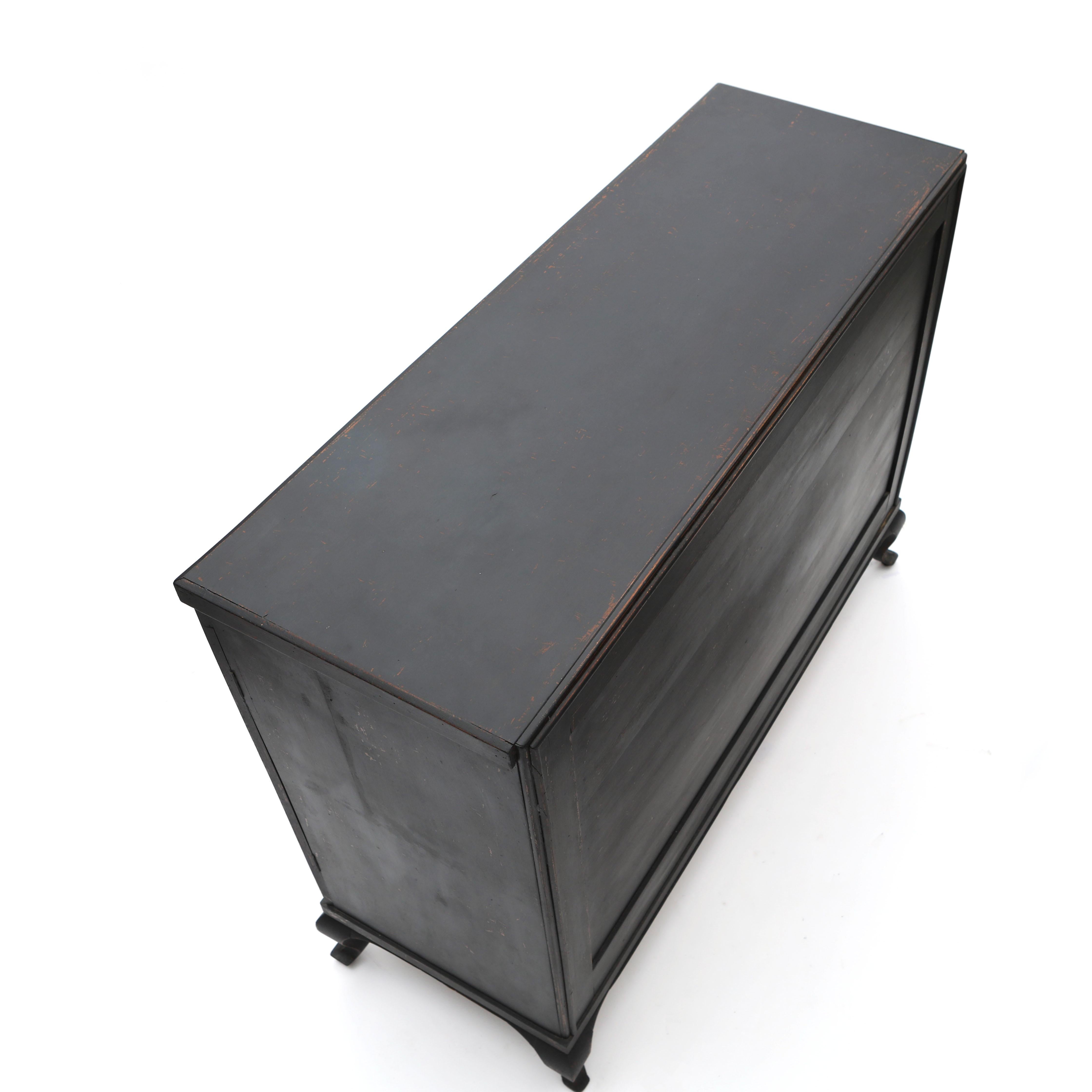 Cassettone da architetto svedese dipinto di nero con 27 cassetti in vendita 5