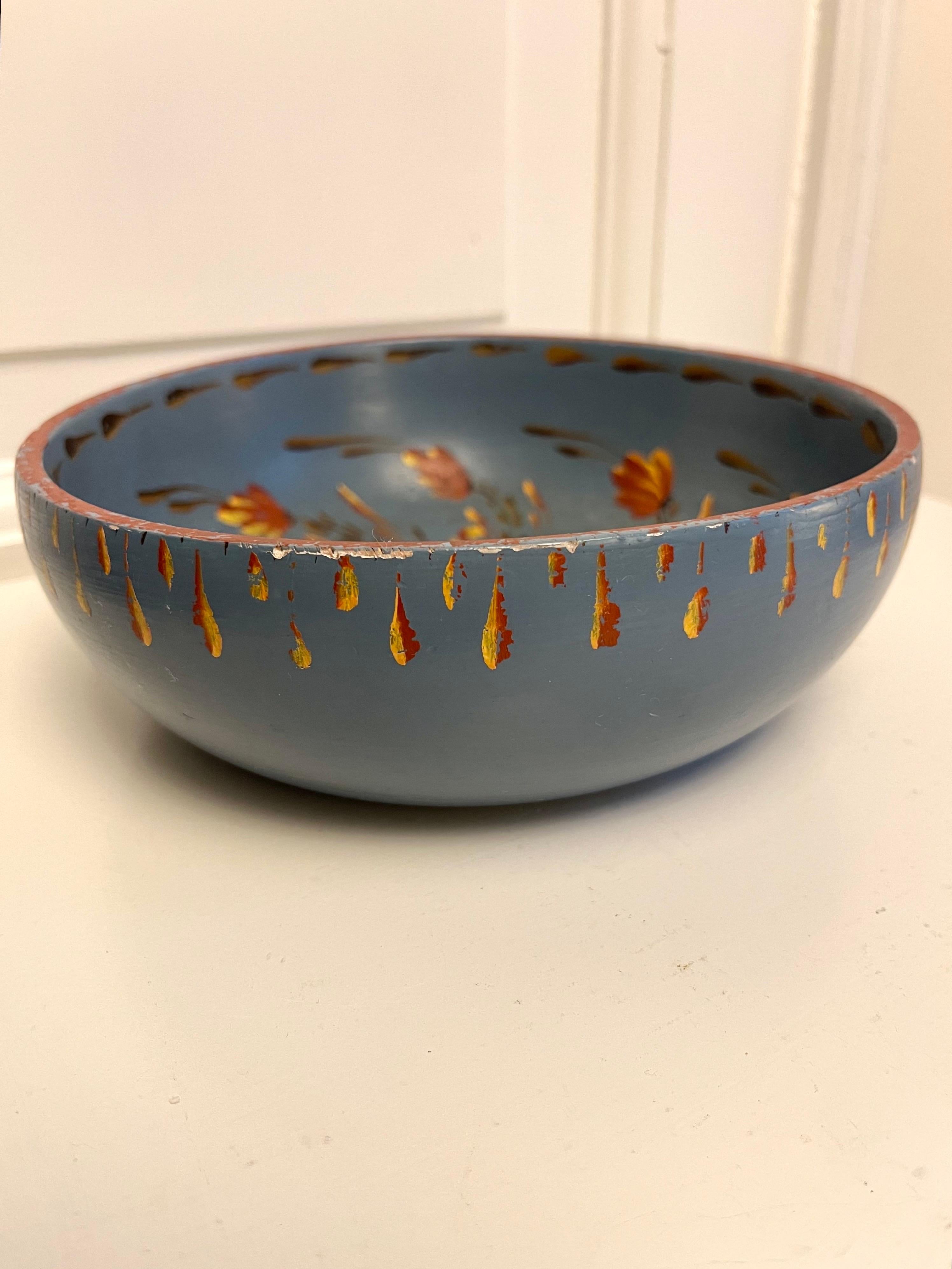 Swedish Blue Allmoge Painted Wooden Folk Art Bowl, Mid-20th Century In Good Condition For Sale In Frederiksberg C, DK
