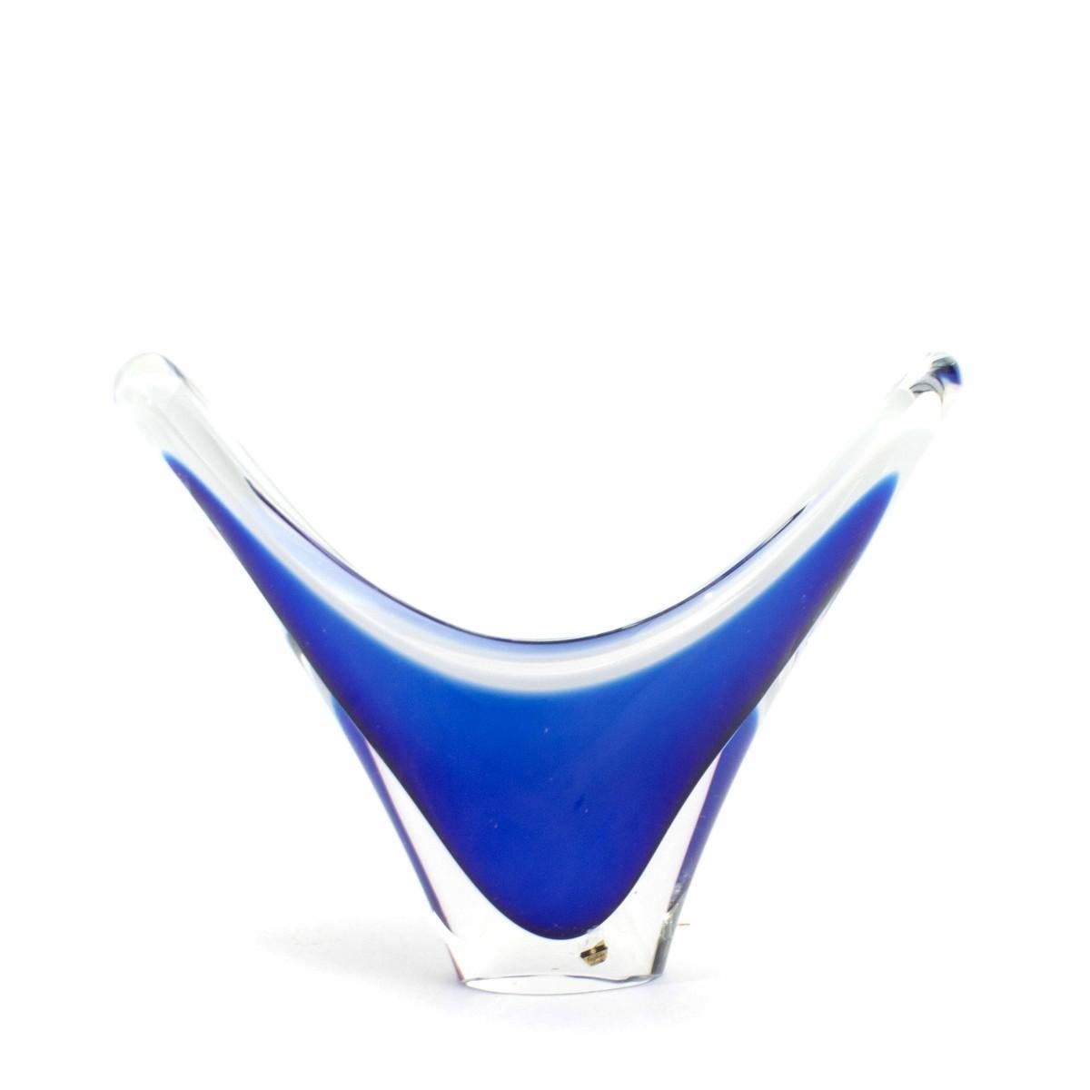 Schwedische Schale aus blauem und klarem Kunstglas von Flygsfors  (Moderne)