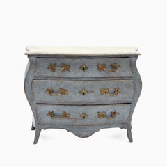 Cómoda rococó azul sueca