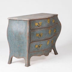 Swedish bombe-shaped Rococo chest of drawers