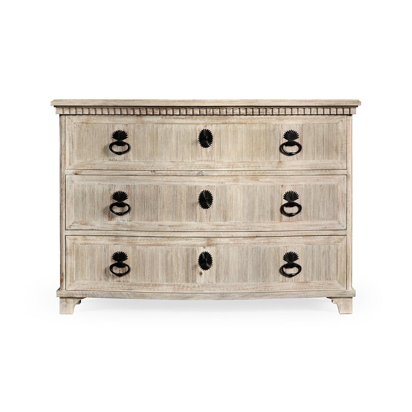 Neoclassico Comò svedese bowfront whitewash in vendita