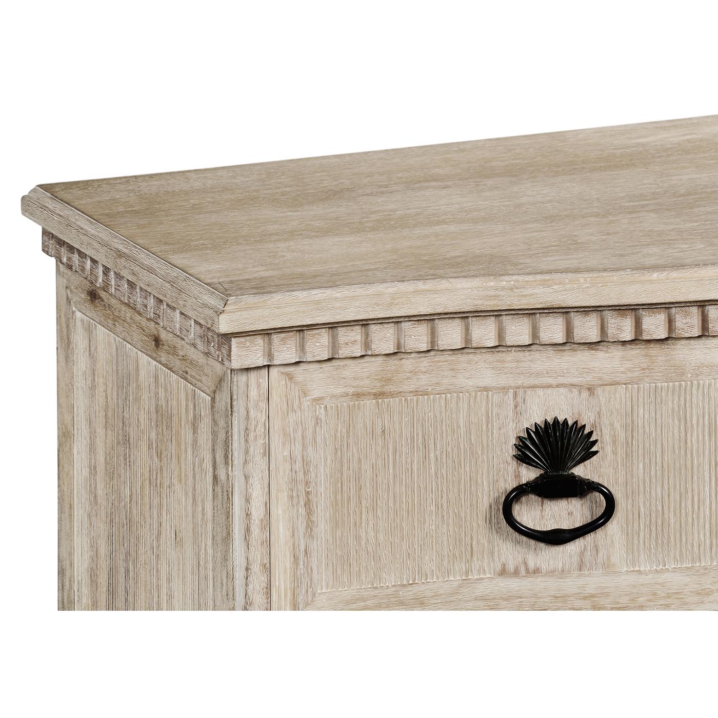 XXI secolo e contemporaneo Comò svedese bowfront whitewash in vendita