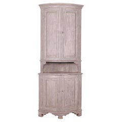 Schwedisches Eckschrank mit Bogenfront