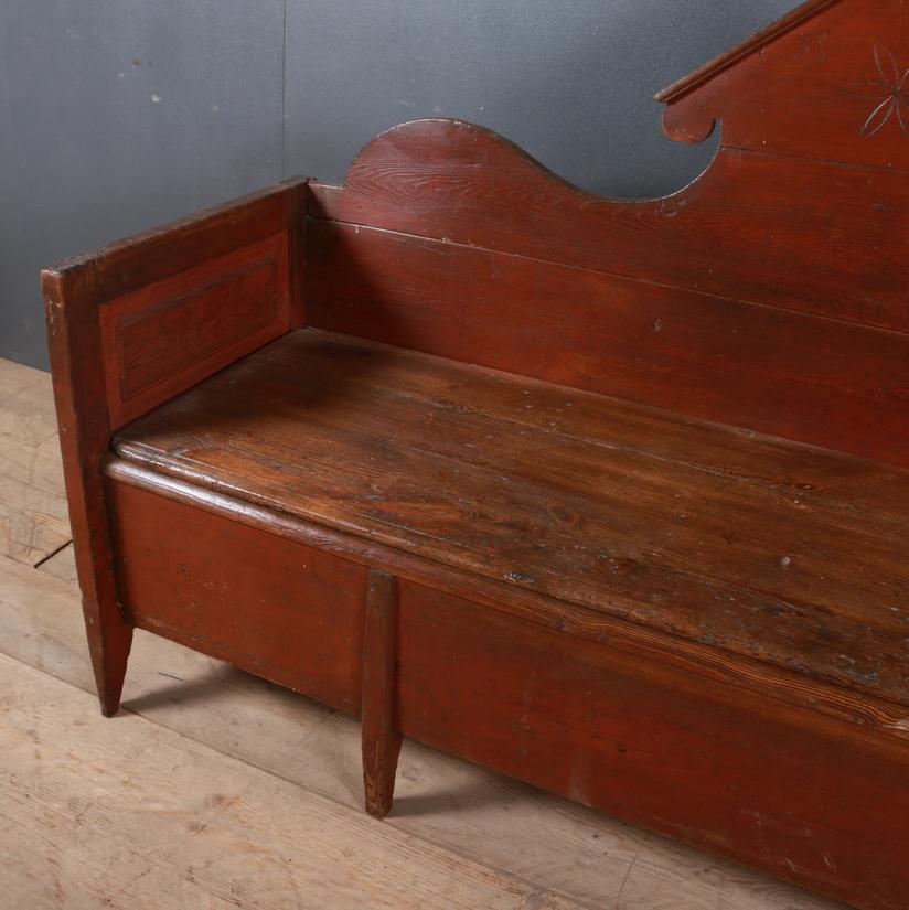 Early 19th century Swedish original painted box settle, 1810.

Seat height 19