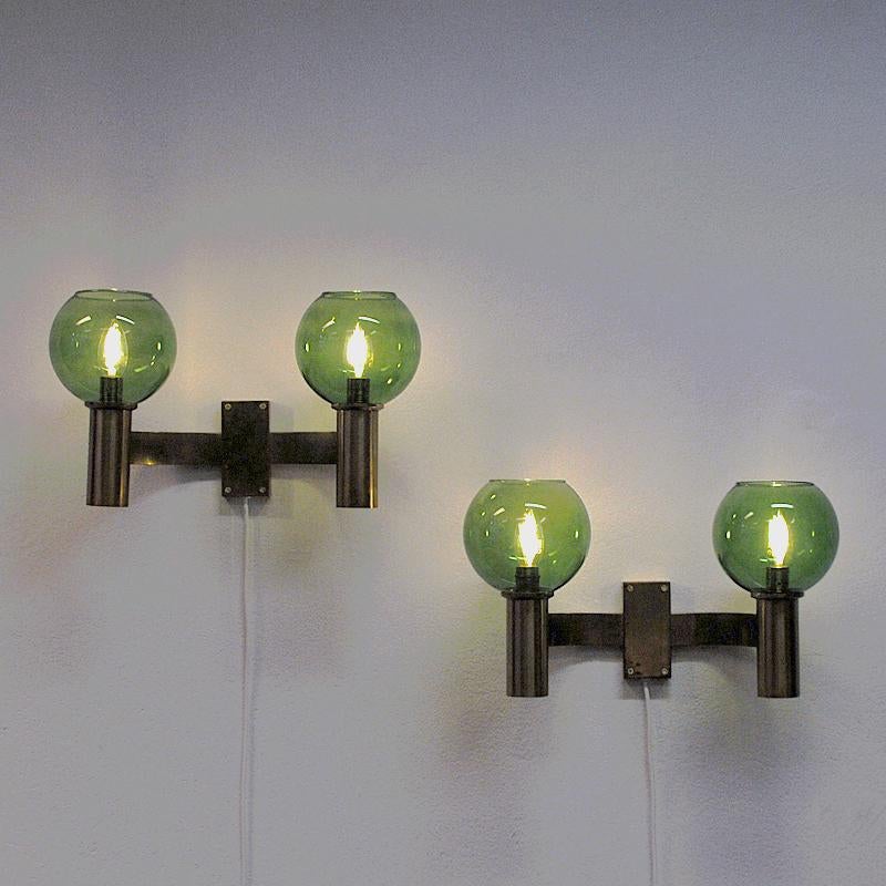 Swedish Brass and Green Glass Pair of Wall Lamps 1960s In Good Condition In Stockholm, SE