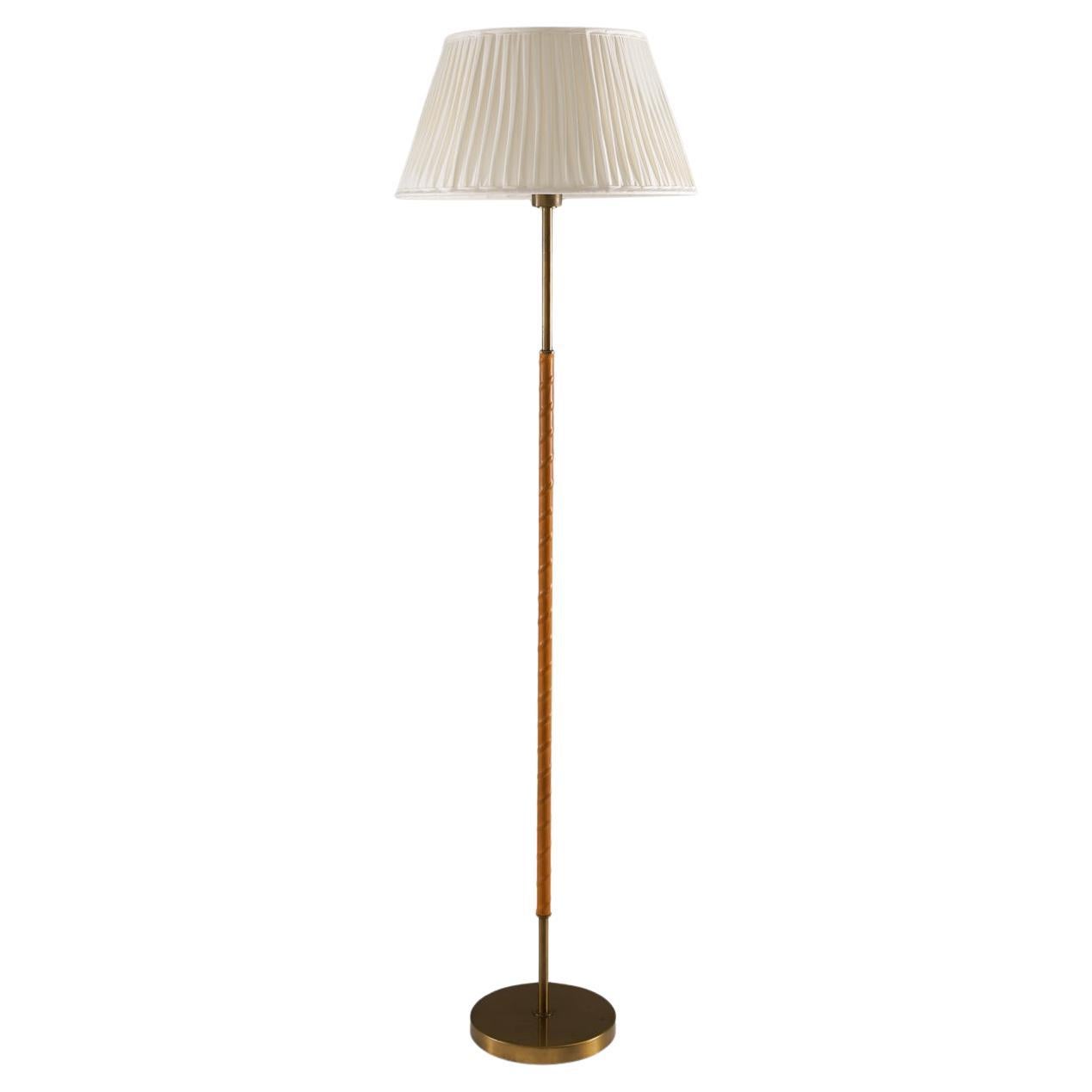 Schwedische stehlampe aus messing und leder by Böhlmarks