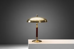 Lampada da tavolo svedese in ottone e pelle di Einar Bäckström, Svezia anni '40