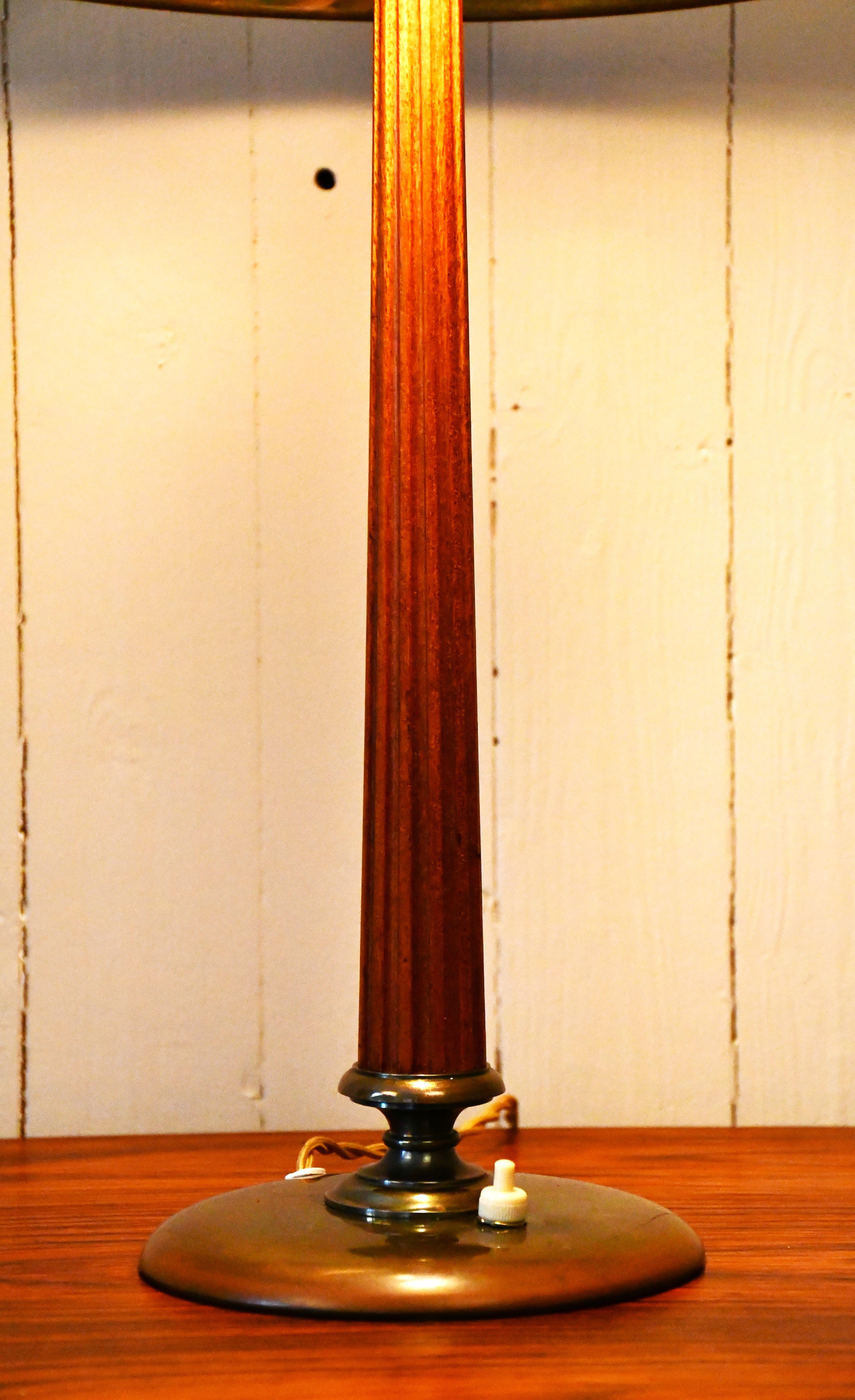 Schwedische Tischlampe aus Messing und Eiche von Erik Tidstrand für Nordiska Kompaniet, 1940er Jahre im Angebot 6