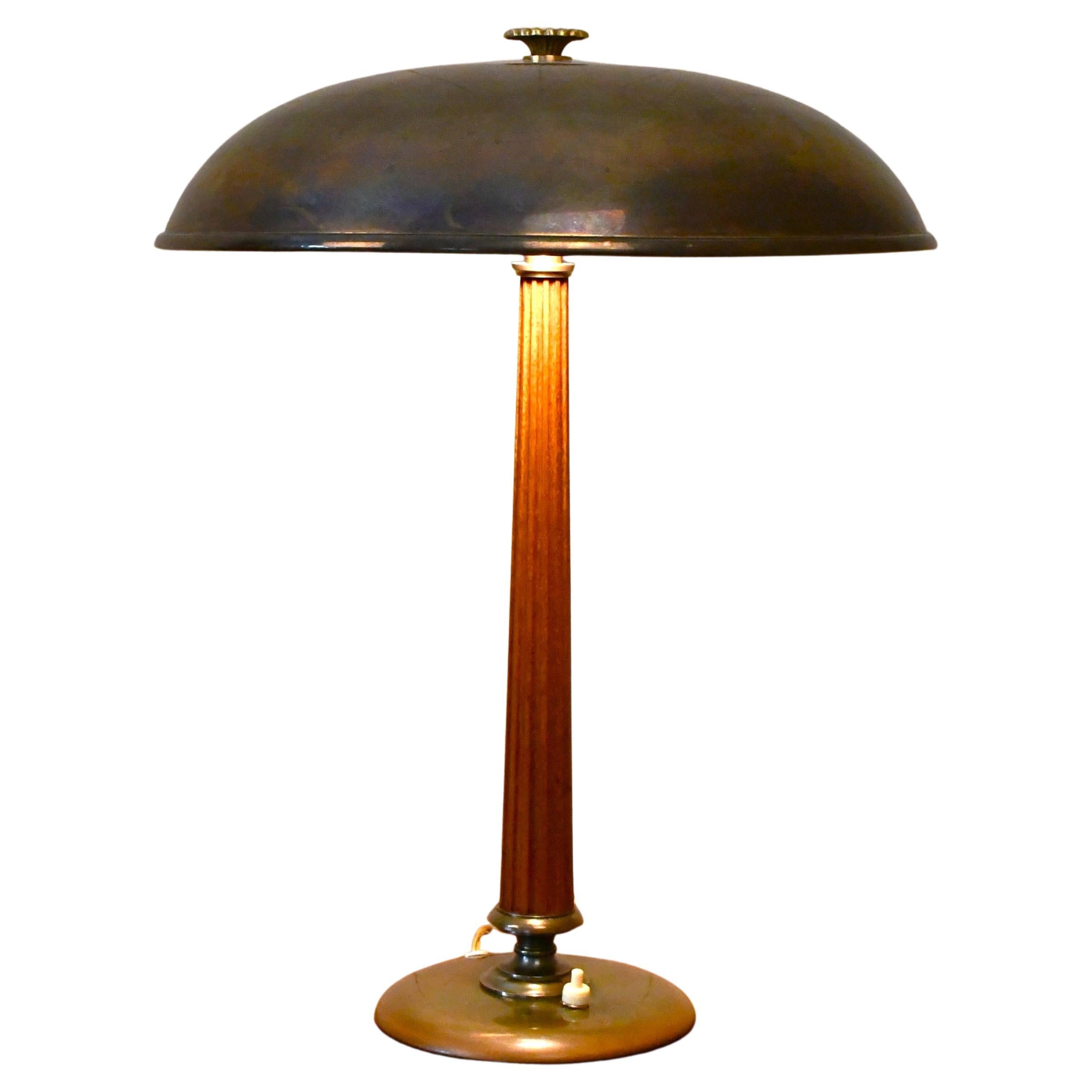 Schwedische Tischlampe aus Messing und Eiche von Erik Tidstrand für Nordiska Kompaniet, 1940er Jahre im Angebot