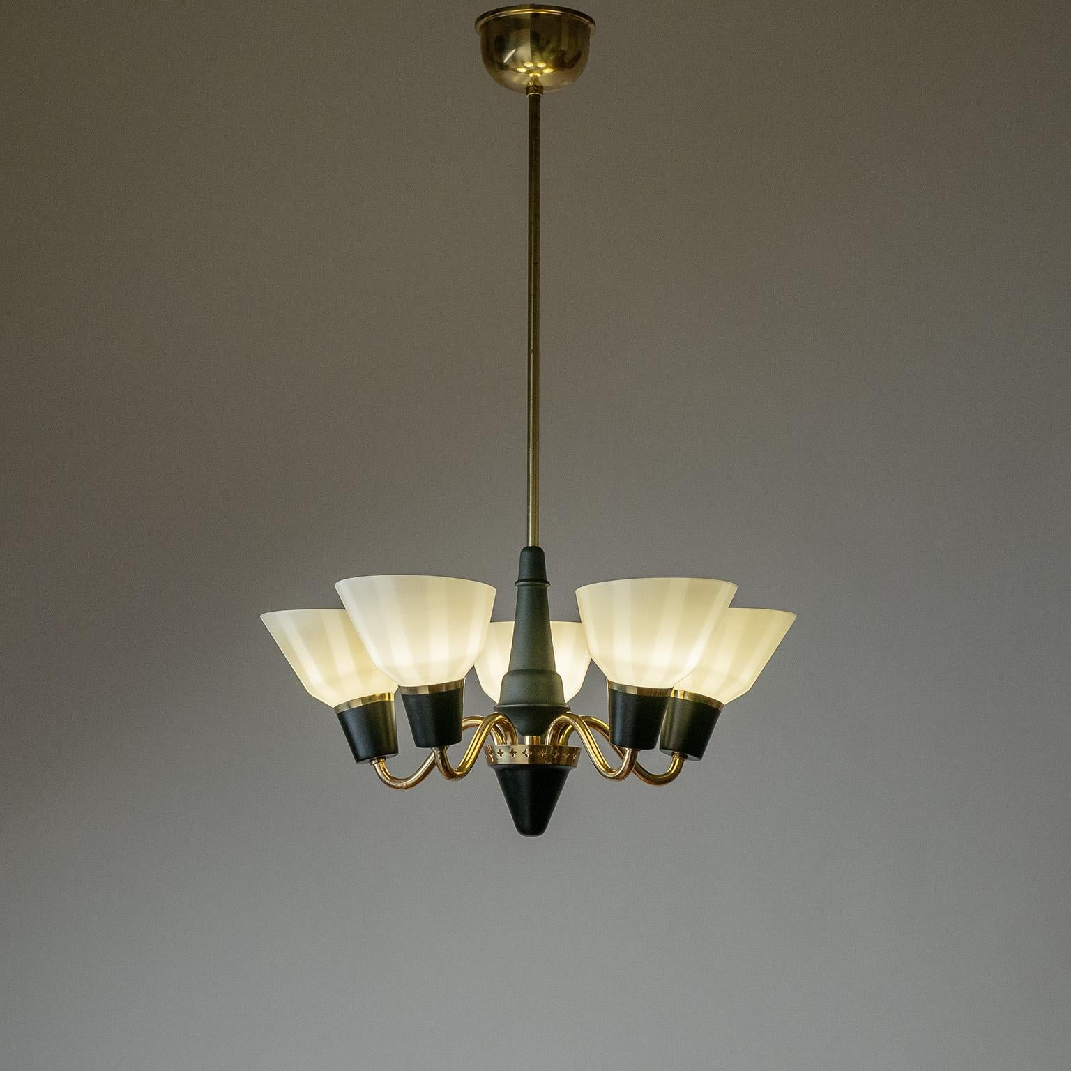 Swedish Brass And Striped Glass Chandelier, 1950s In Good Condition For Sale In Vienna, AT