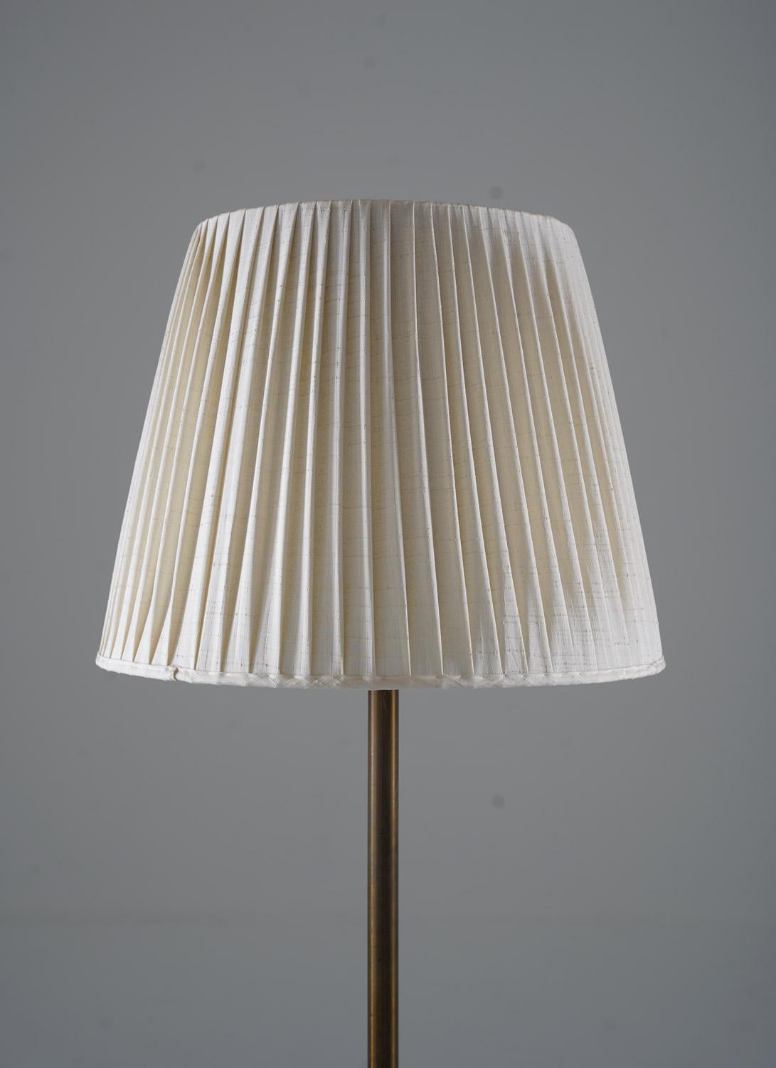 Swedish Brass and Teak Floor Lamp by Böhlmarks In Good Condition For Sale In Karlstad, SE