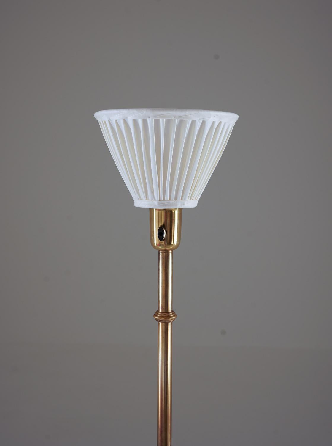 Swedish Brass and Wood Floor Lamp by Boréns In Good Condition For Sale In Karlstad, SE