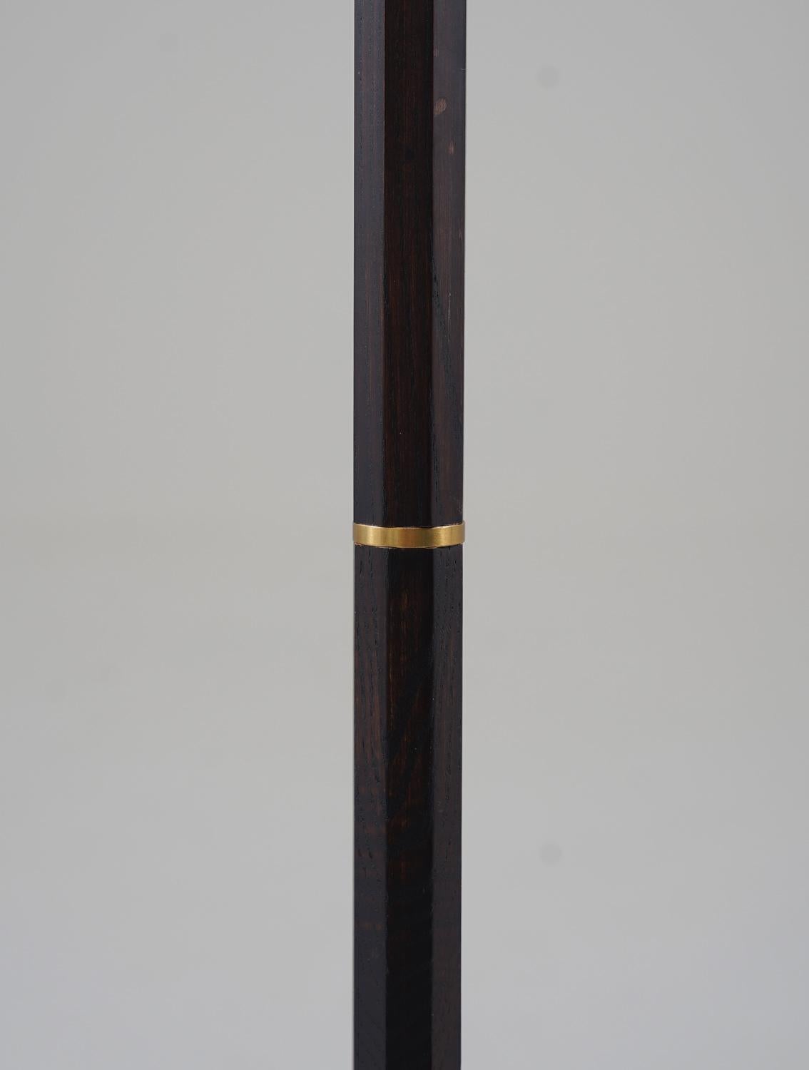 Suédois Lampadaire suédois en laiton et bois par Boréns en vente