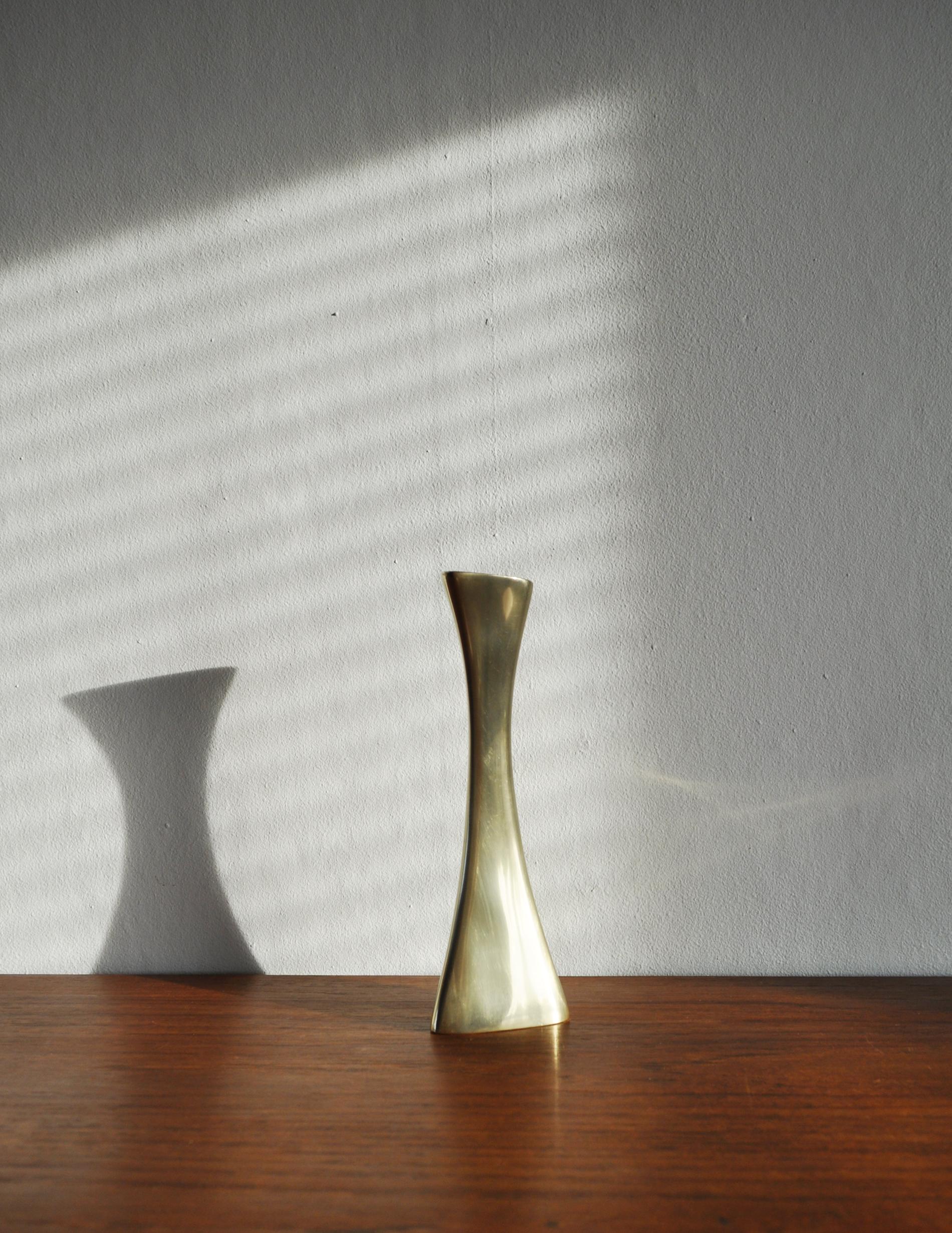 Swedish organic shaped solid brass candlestick or vase designed by Karl-Erik Ytterberg for BCA Eskilstuna, 1960s.