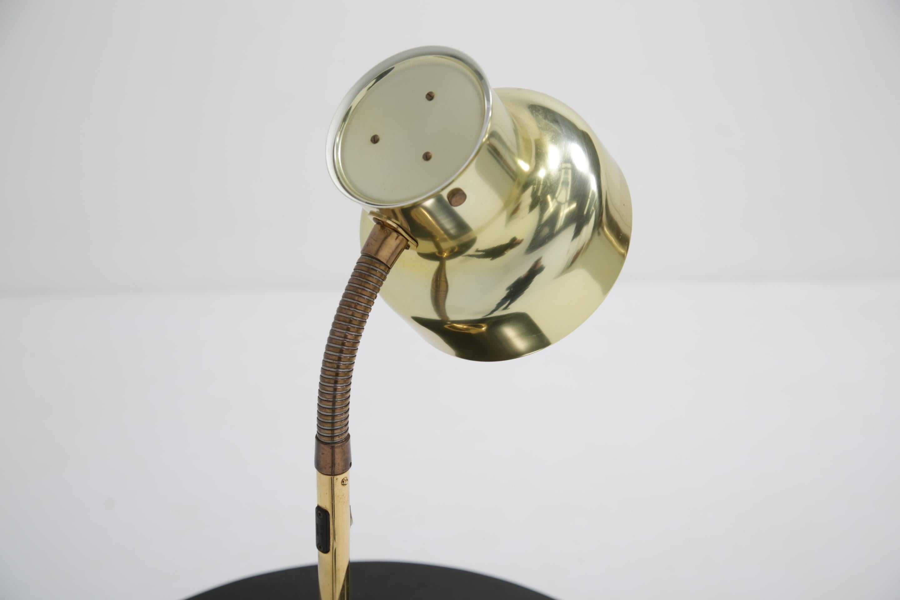 Lampada da tavolo svedese in ottone Bumlingen di Anders Pehrson per Atelje Lyktan, 1960. in vendita 2